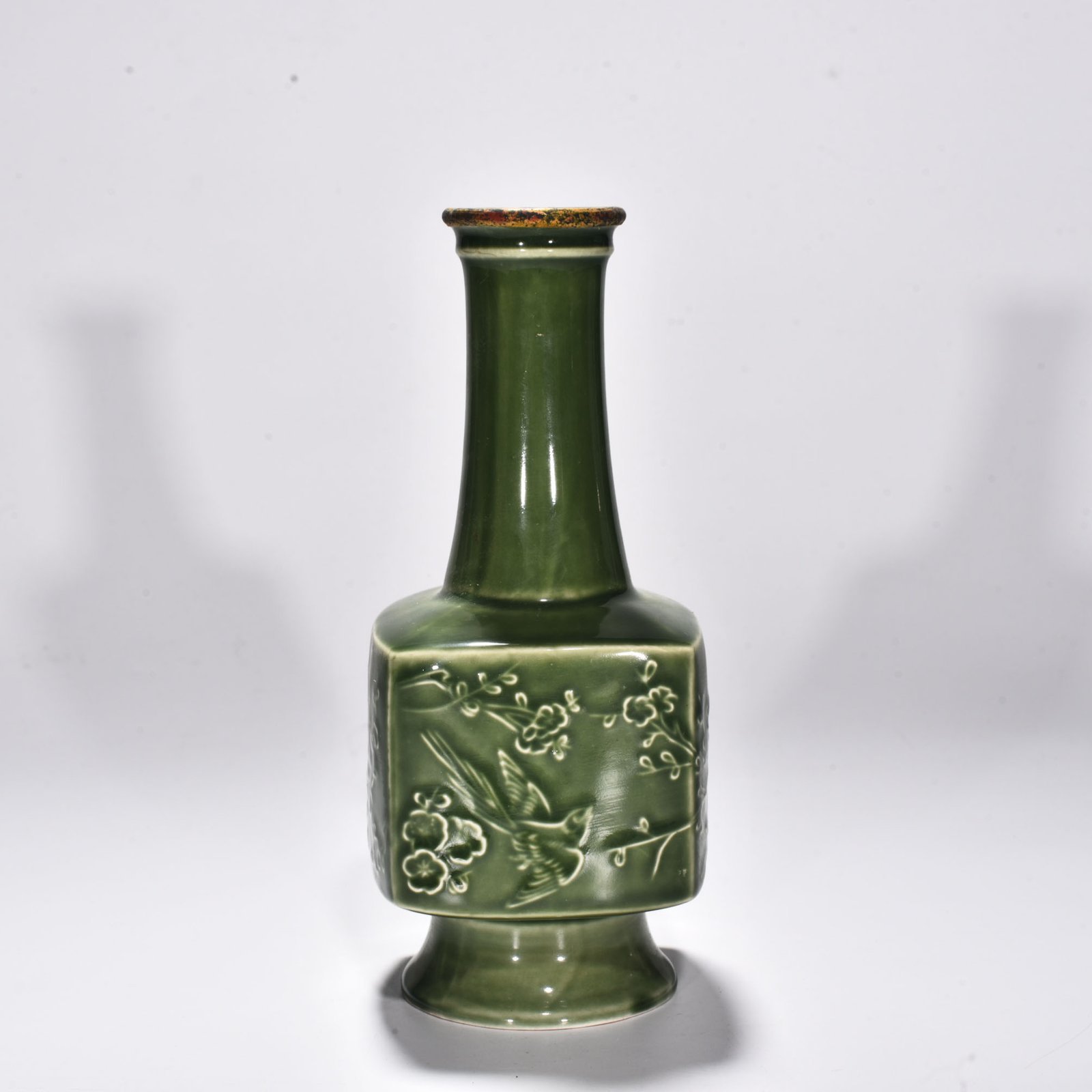 Song Dynasty Luding magpie making plum blossom square vase