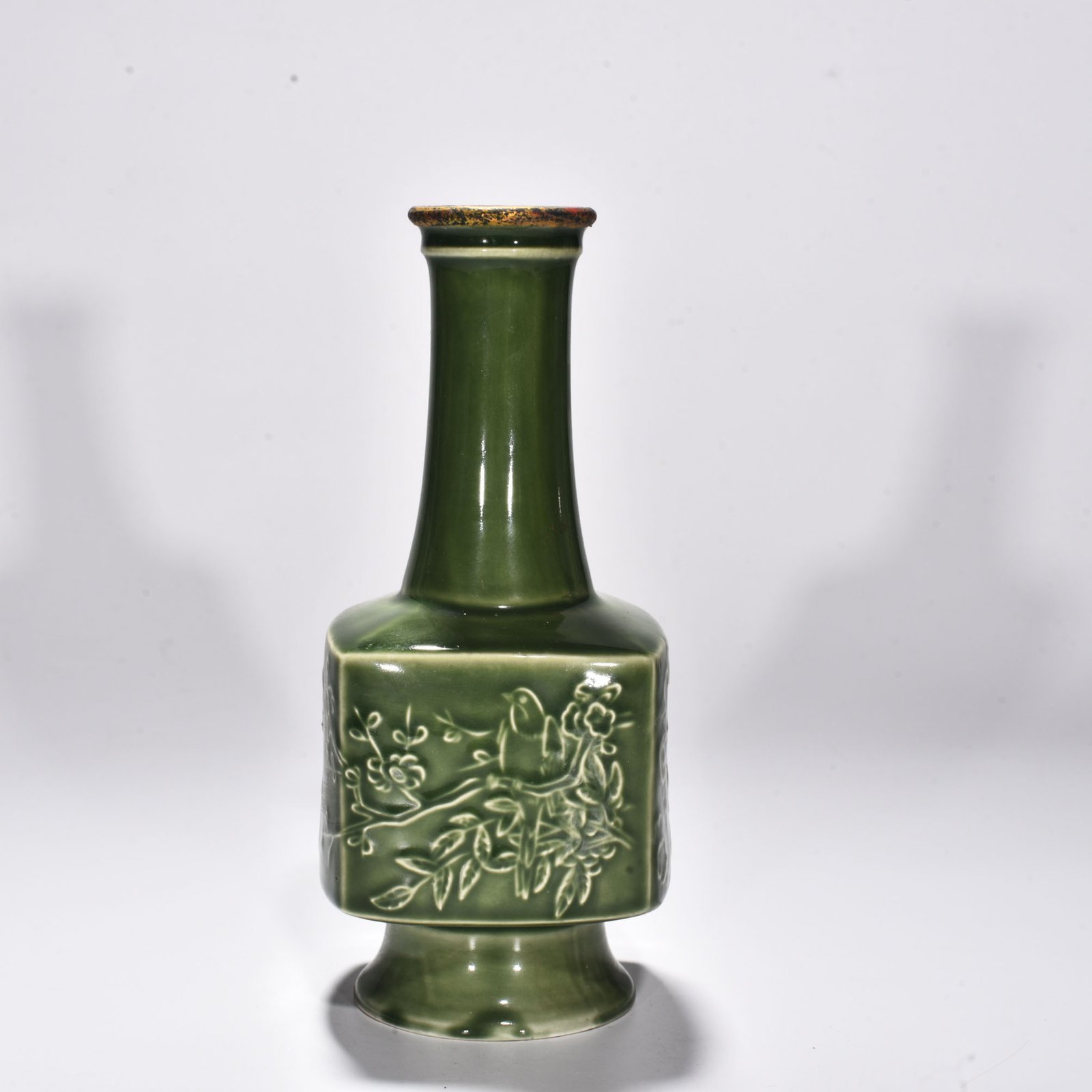 Song Dynasty Luding magpie making plum blossom square vase