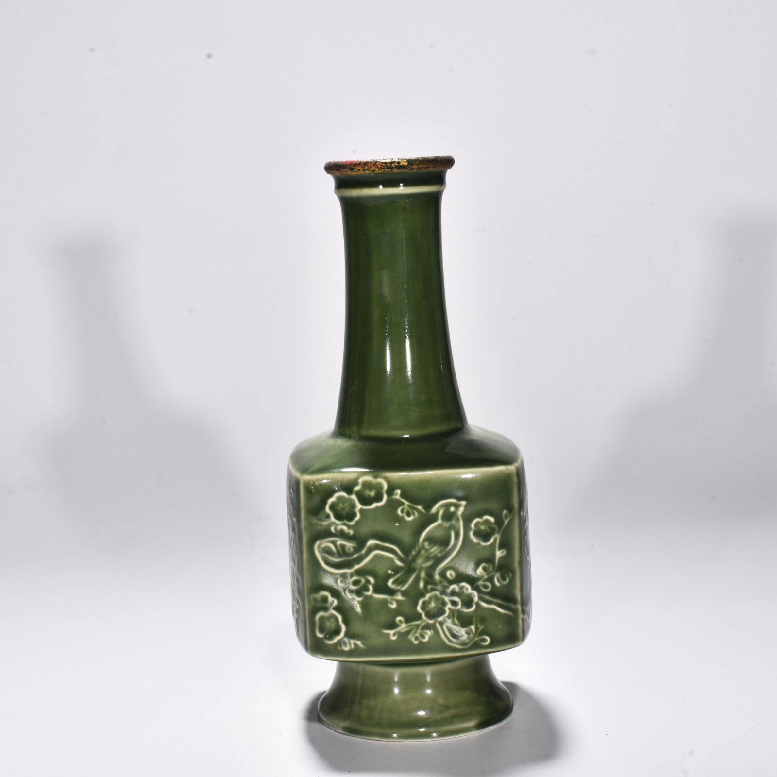 Song Dynasty Luding magpie making plum blossom square vase