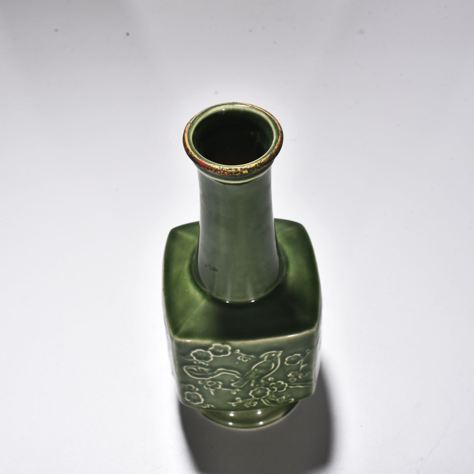 Song Dynasty Luding magpie making plum blossom square vase