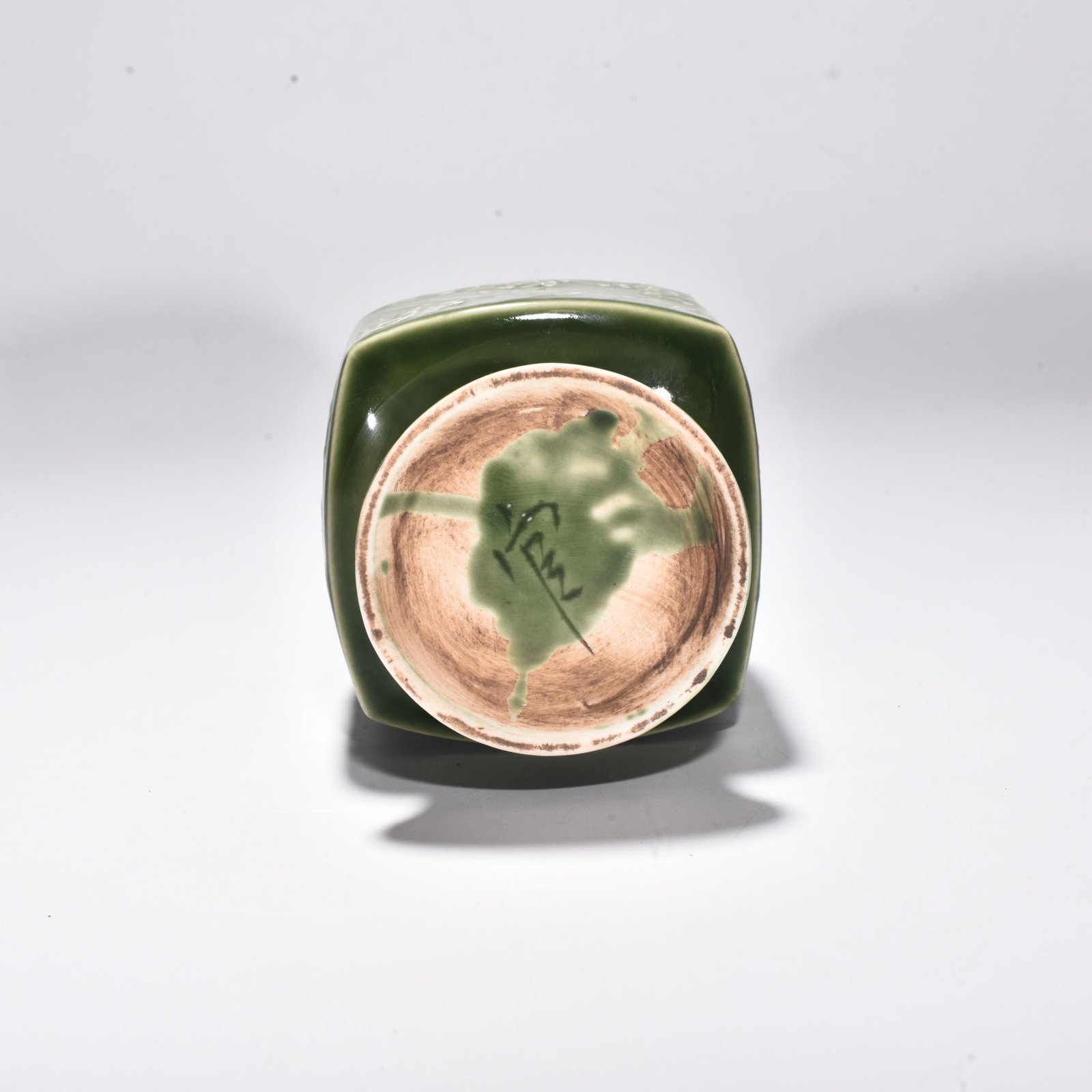 Song Dynasty Luding magpie making plum blossom square vase
