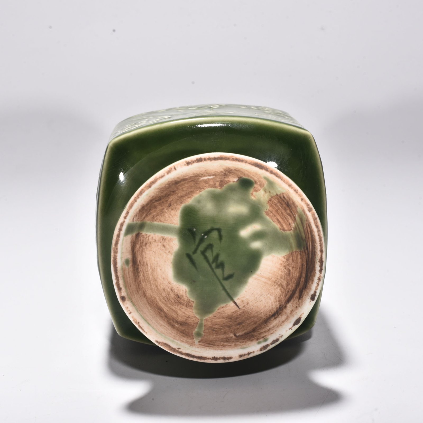 Song Dynasty Luding magpie making plum blossom square vase
