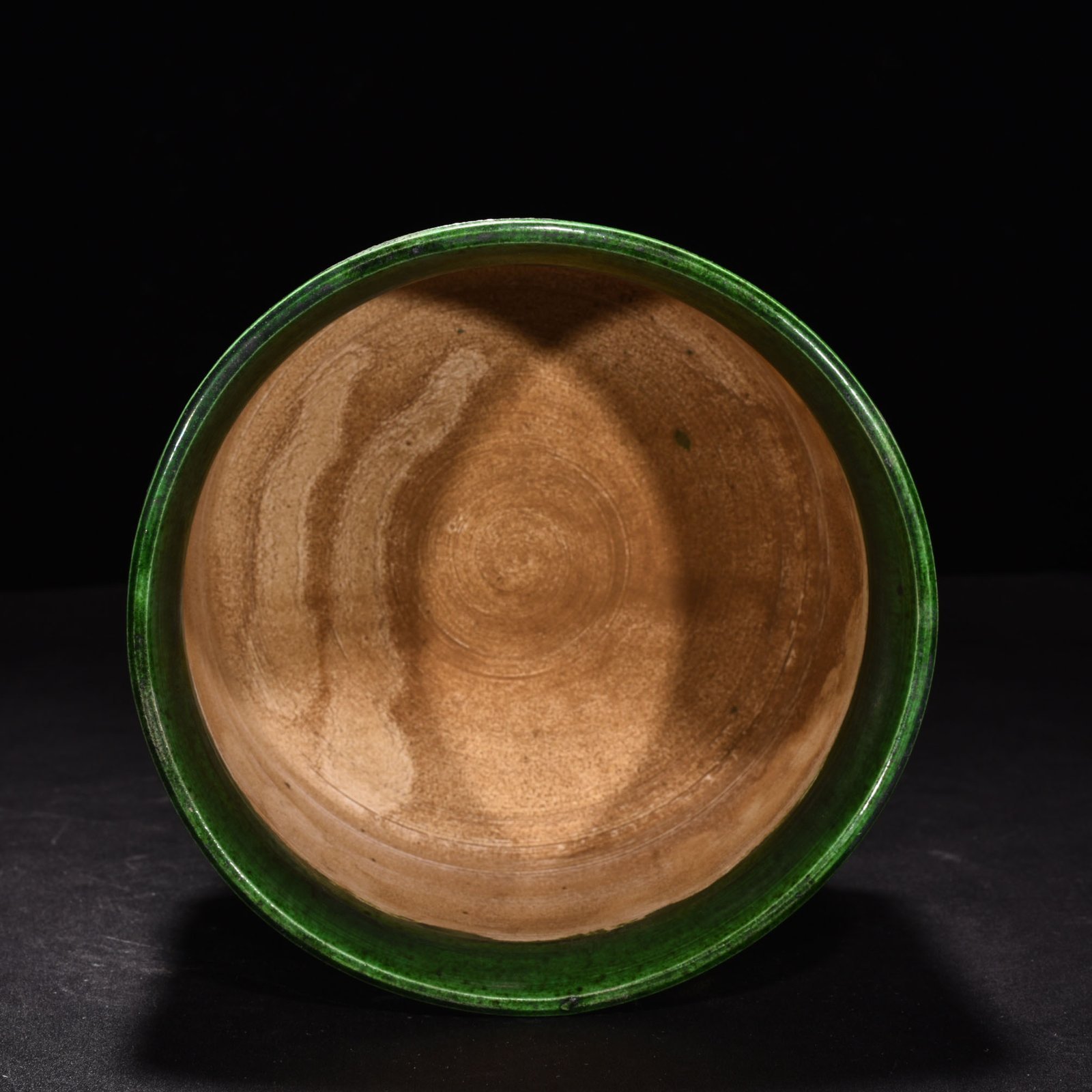 Song Dynasty green Dingxuan pattern three-legged dome