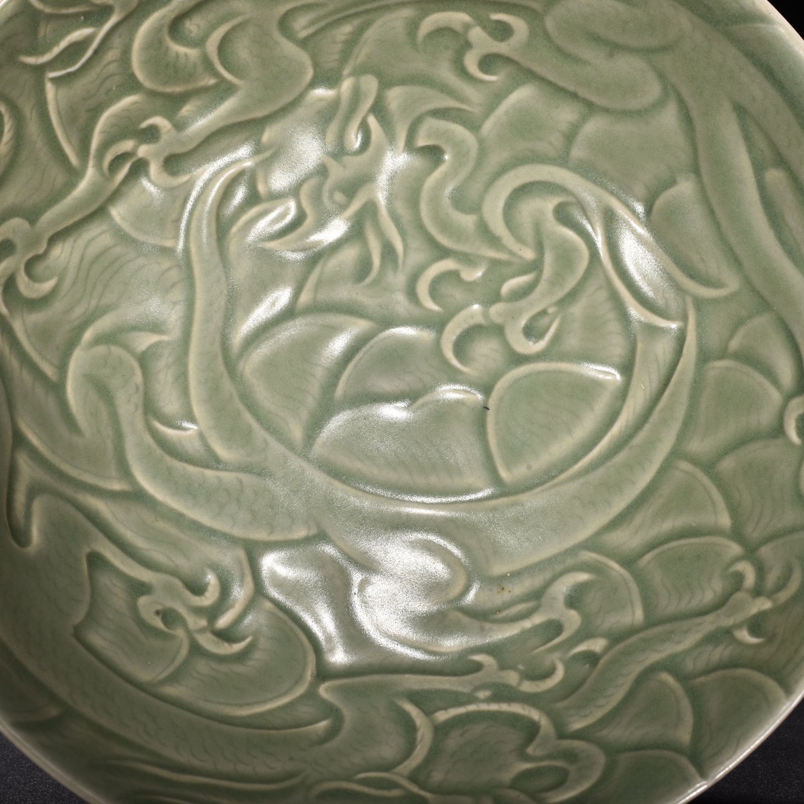 Song Dynasty Yaozhou kiln carved sea water dragon pattern bowl