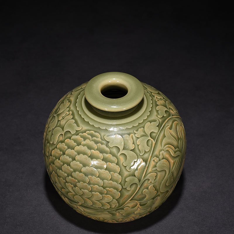 Song Dynasty Yaozhou kiln carved Tubo vase with branches and phoenix pattern