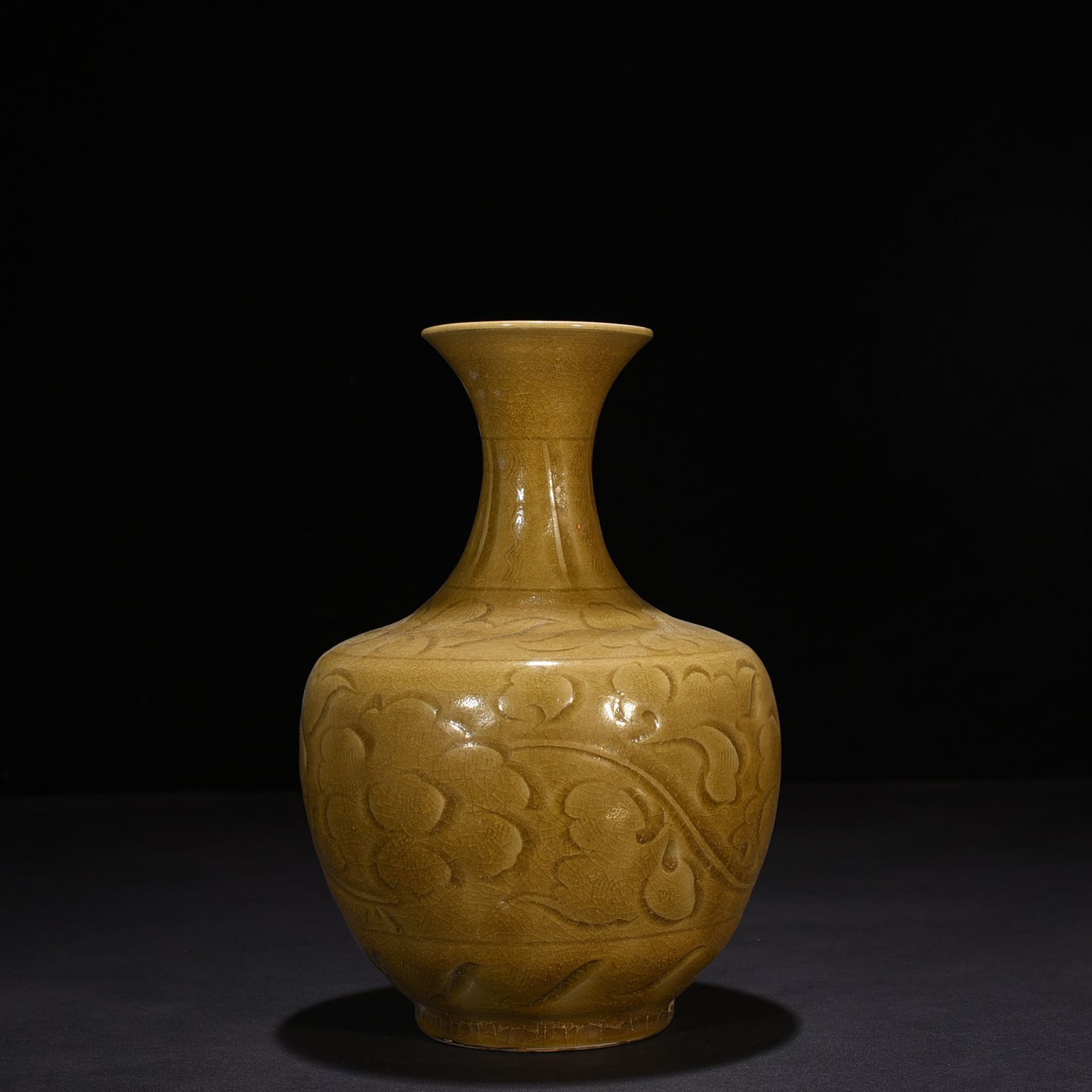 Song Dynasty Yaozhou kiln carved flower pattern vase