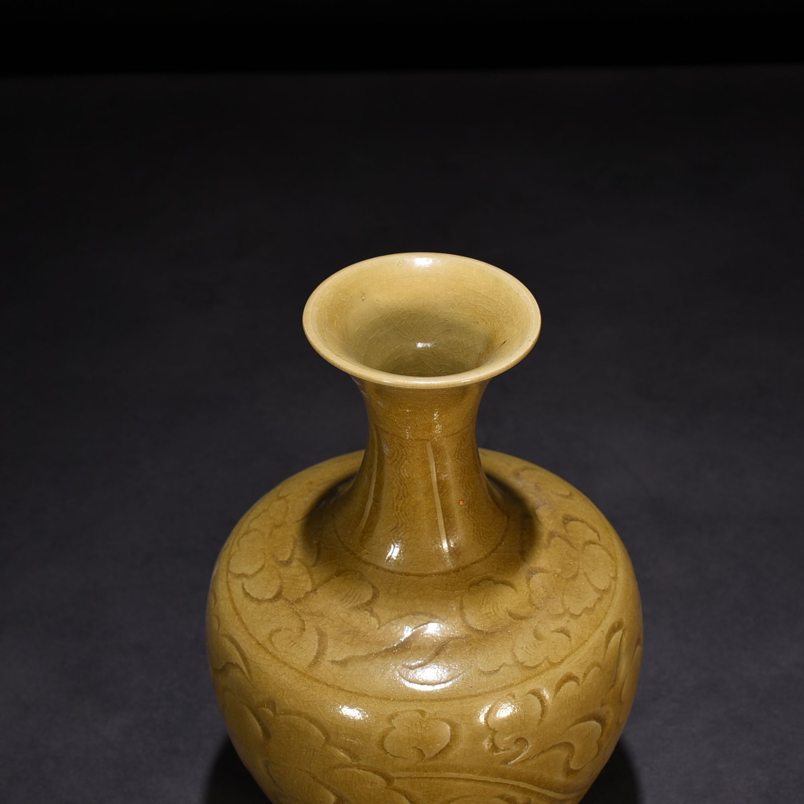 Song Dynasty Yaozhou kiln carved flower pattern vase