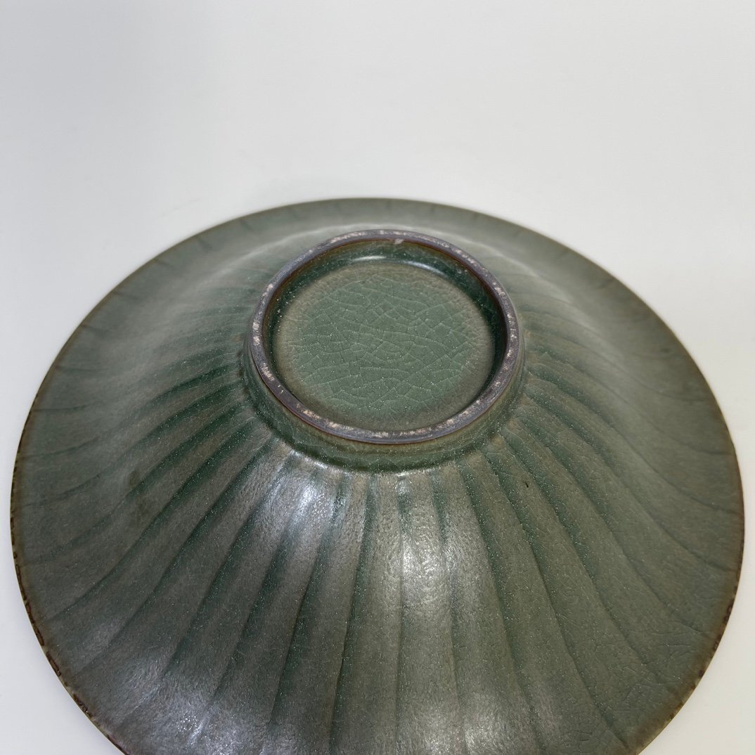 Song Dynasty Yaozhou kiln carved lotus pattern bamboo hat bowl
