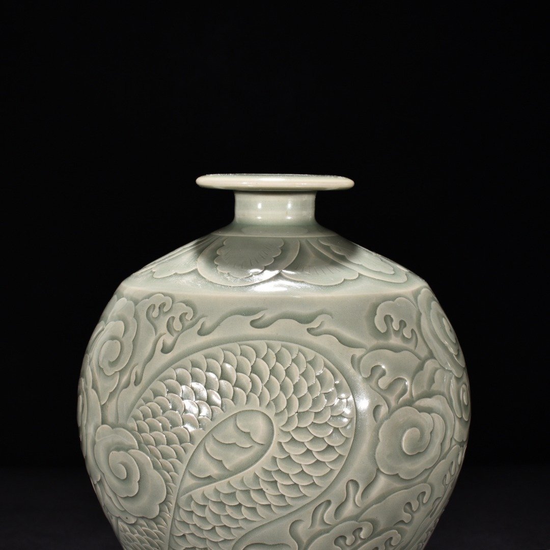 Song Dynasty Yaozhou kiln celadon plum vase with cloud and dragon patterns