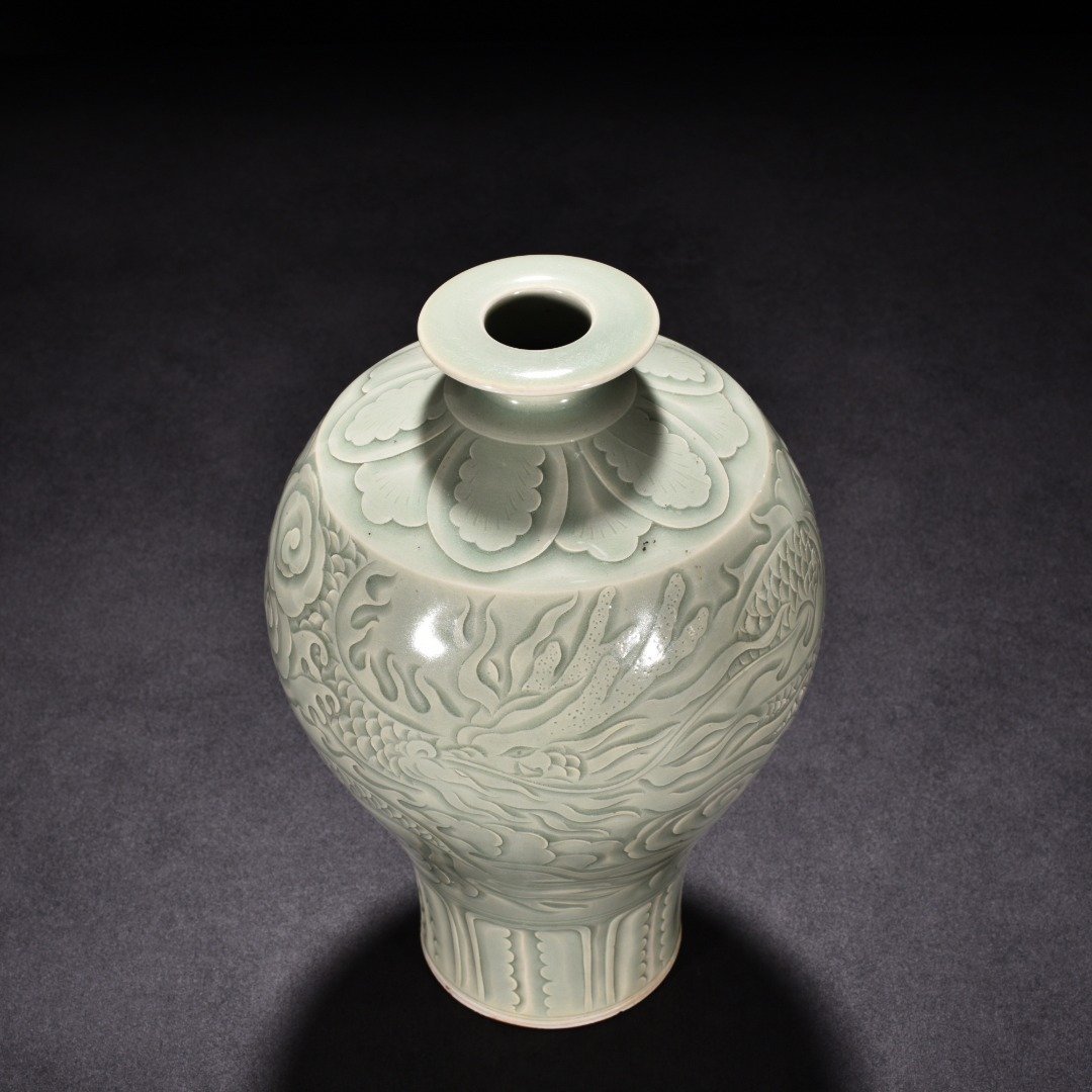 Song Dynasty Yaozhou kiln celadon plum vase with cloud and dragon patterns