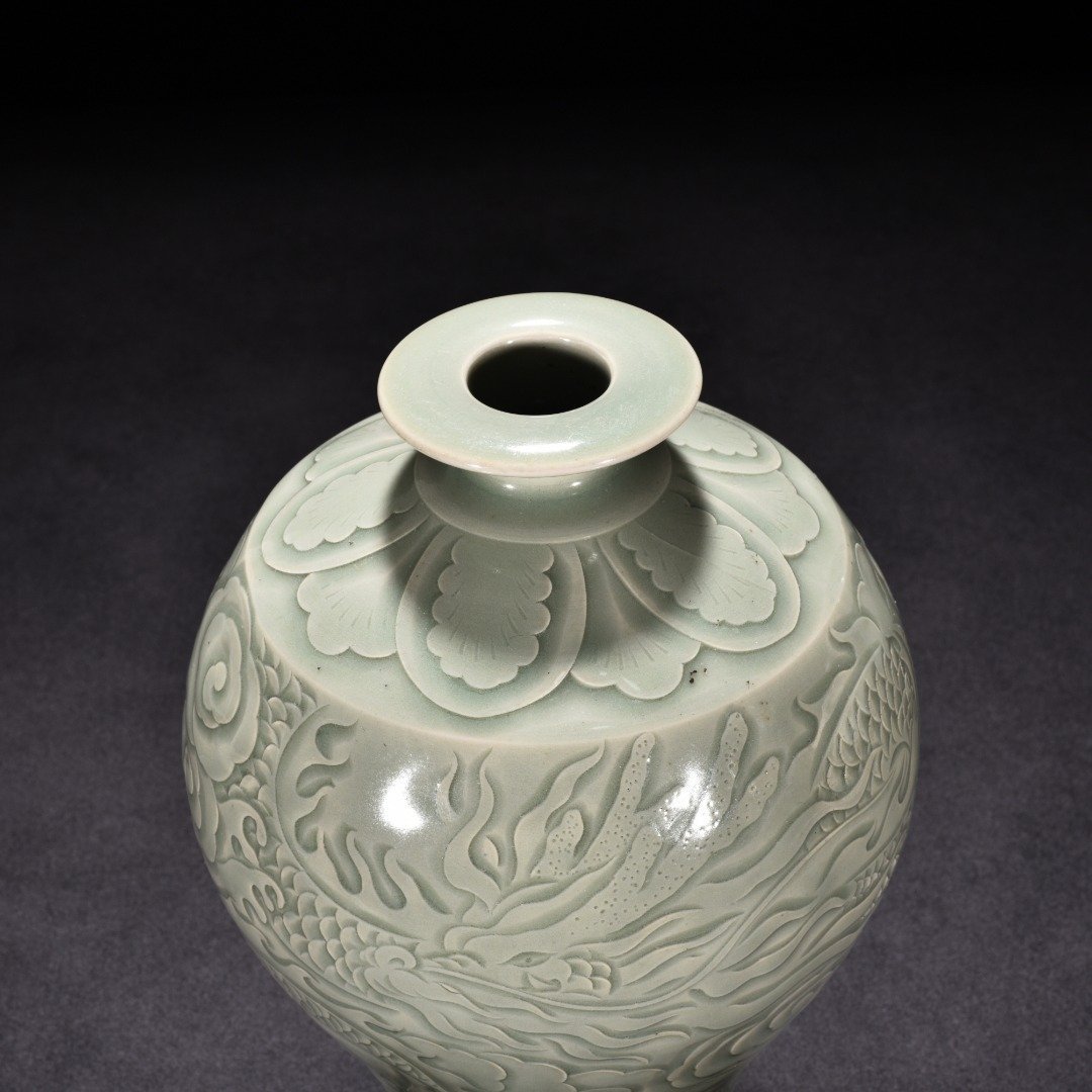 Song Dynasty Yaozhou kiln celadon plum vase with cloud and dragon patterns