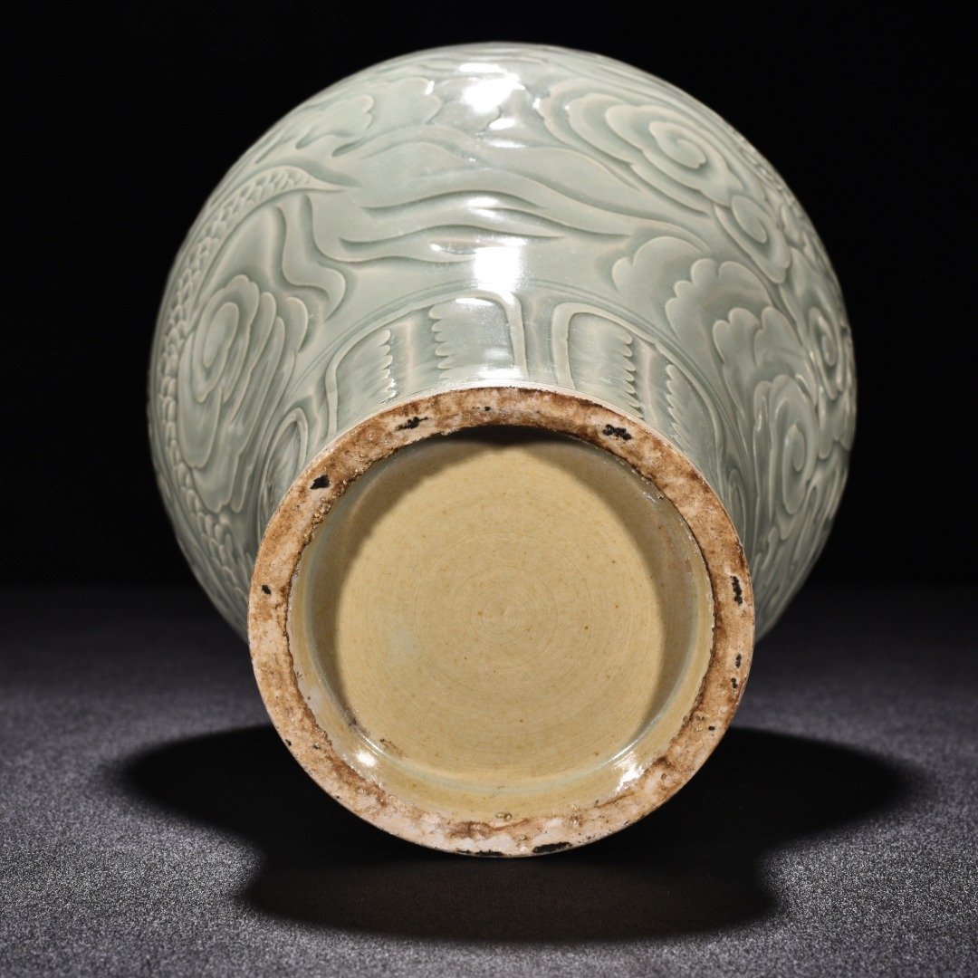 Song Dynasty Yaozhou kiln celadon plum vase with cloud and dragon patterns