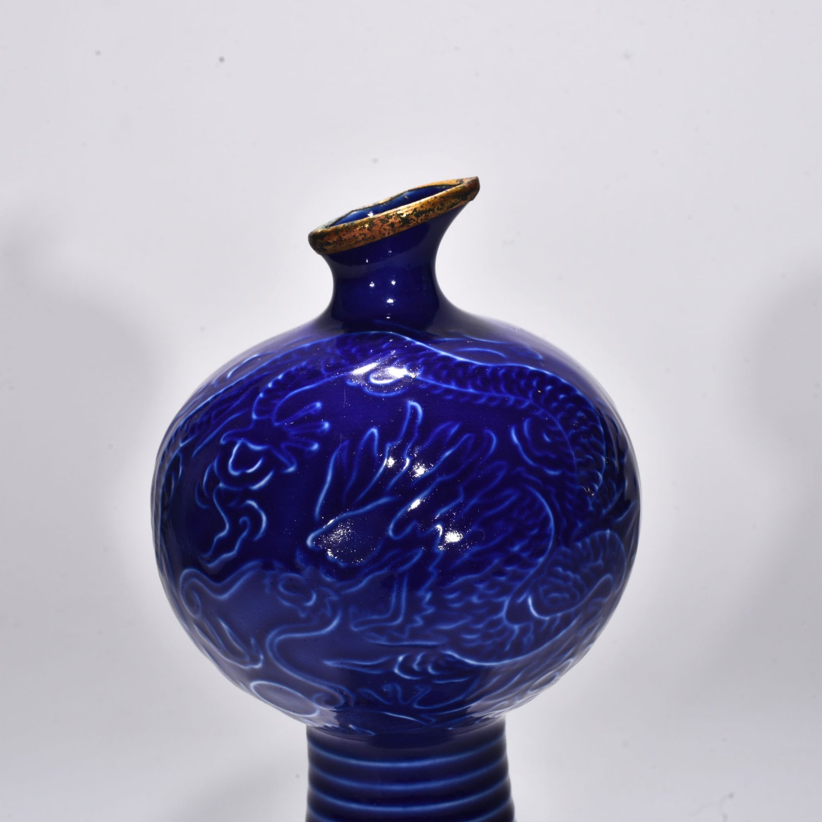 Song Dynasty blue Dingyun dragon pattern plum vase