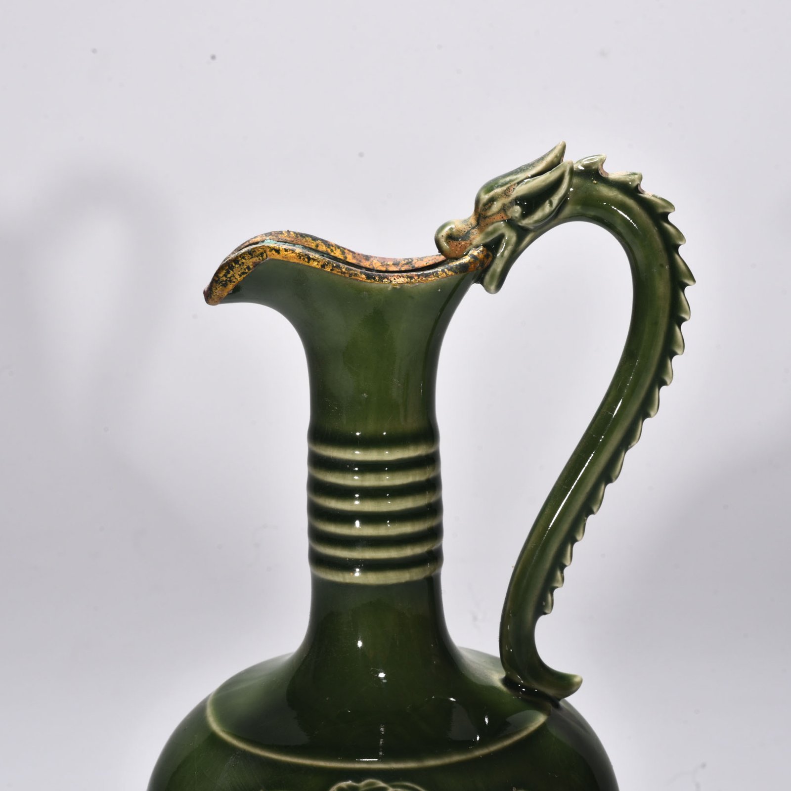 Song Dynasty bean celadon glaze green fixed grape pattern dragon watering flowers