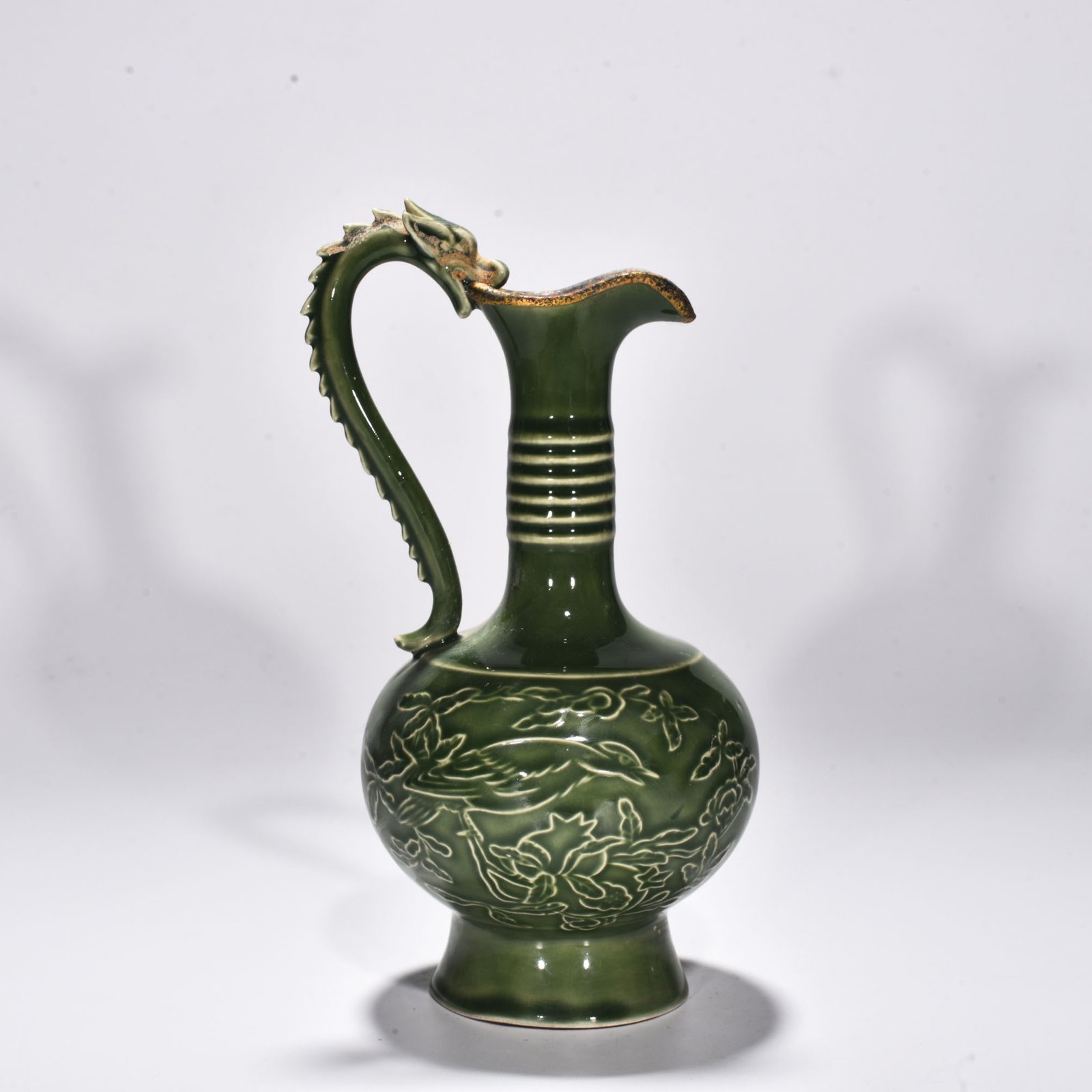 Song Dynasty bean celadon glaze green fixed grape pattern dragon watering flowers