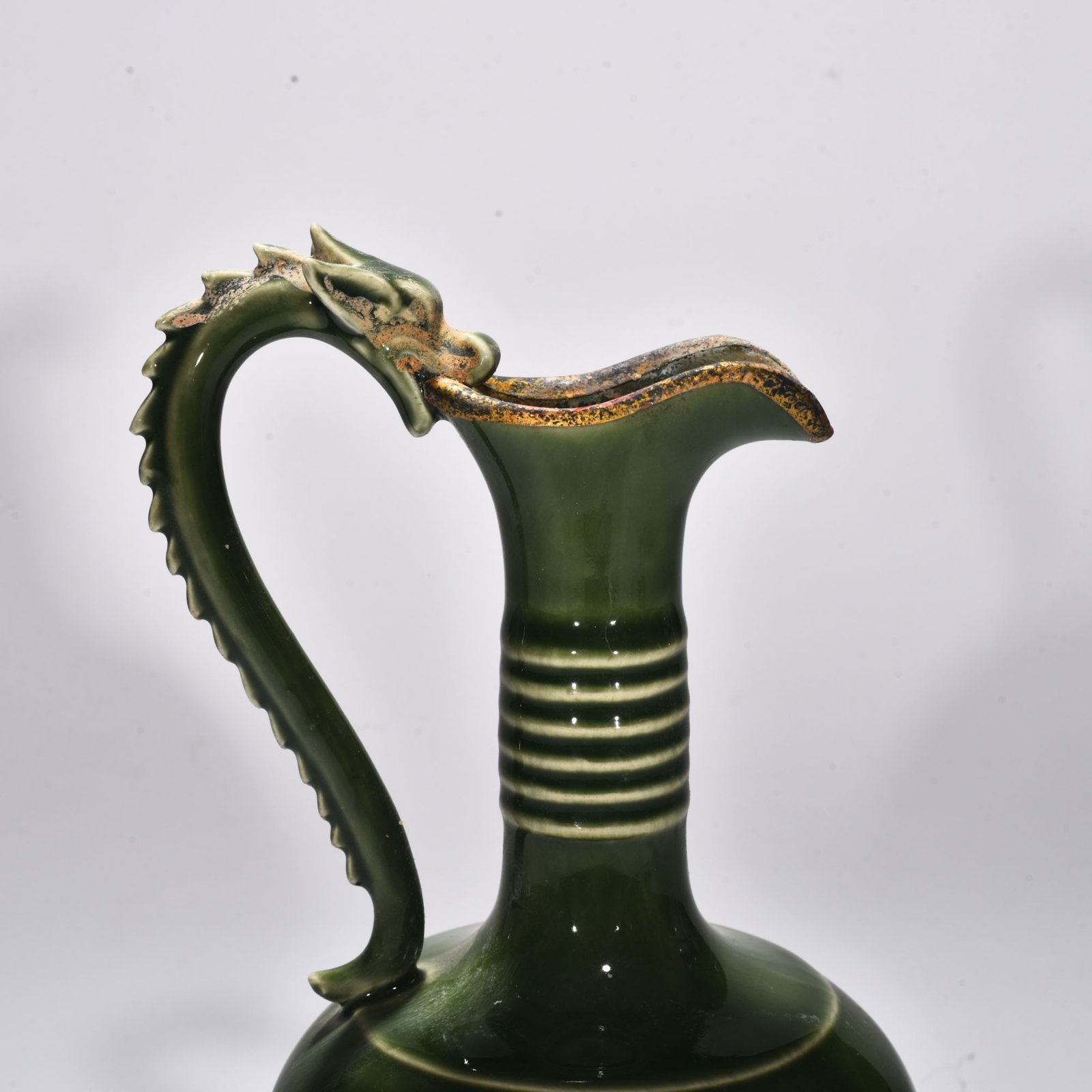 Song Dynasty bean celadon glaze green fixed grape pattern dragon watering flowers