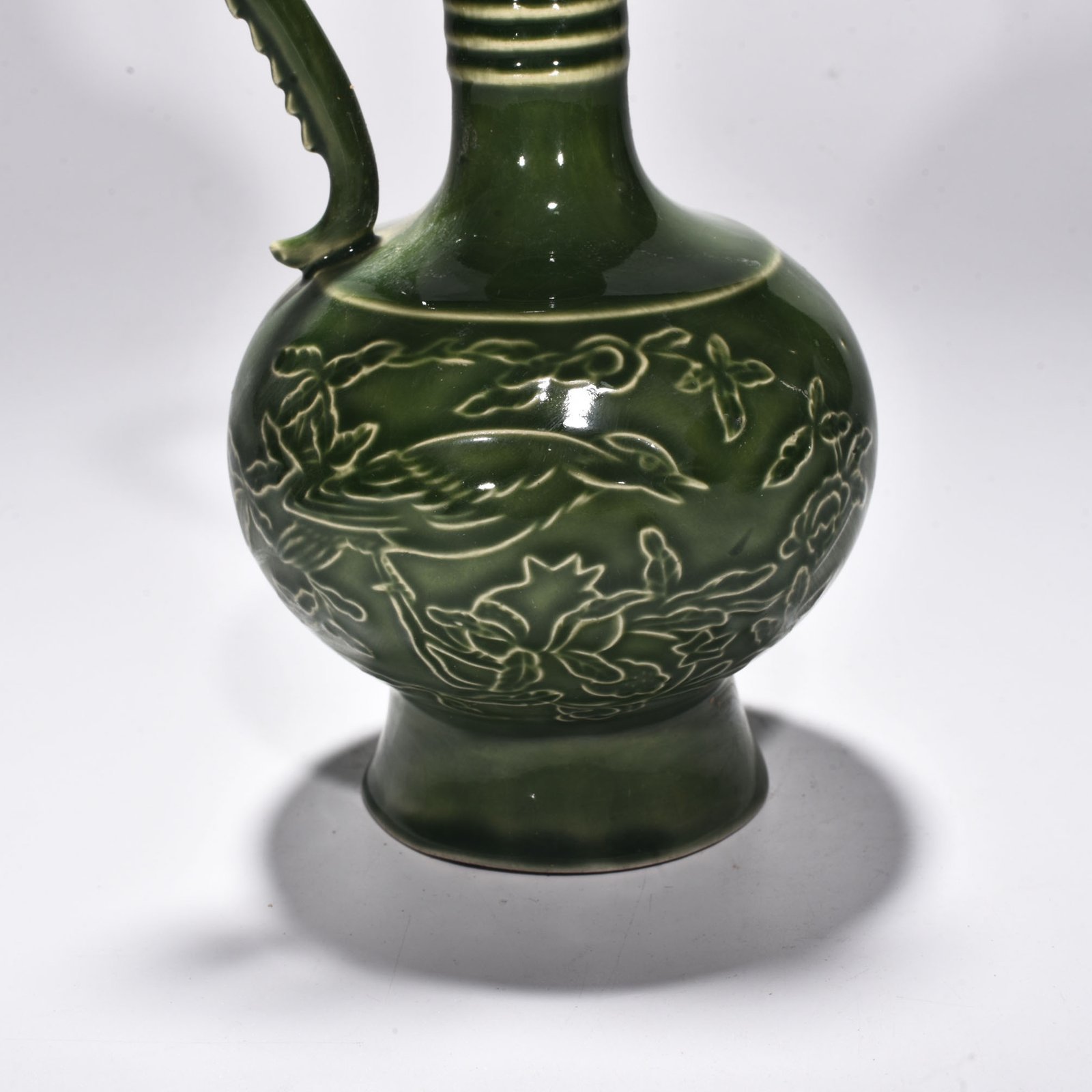 Song Dynasty bean celadon glaze green fixed grape pattern dragon watering flowers