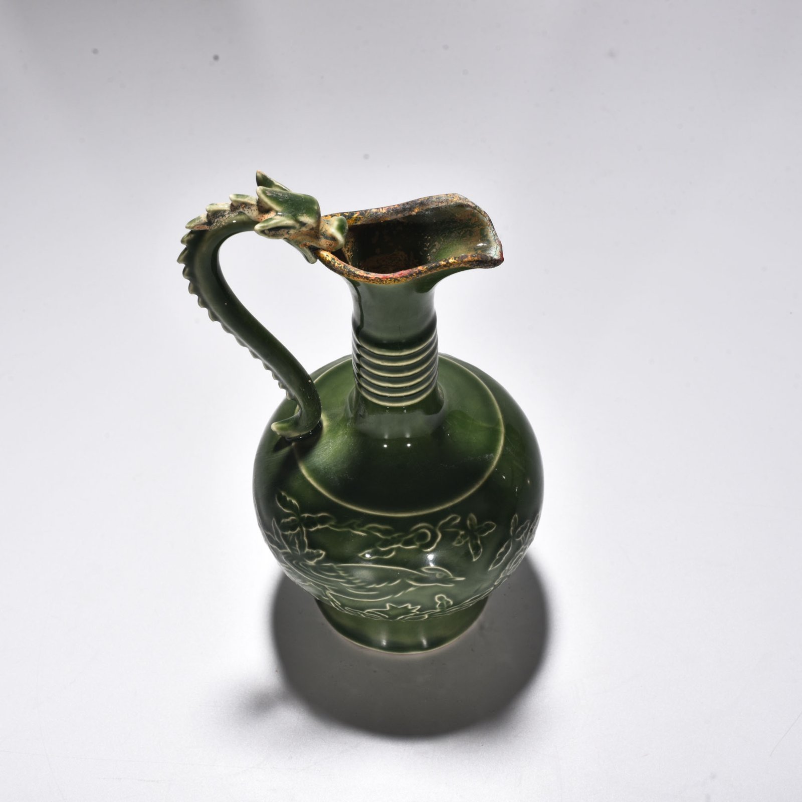 Song Dynasty bean celadon glaze green fixed grape pattern dragon watering flowers