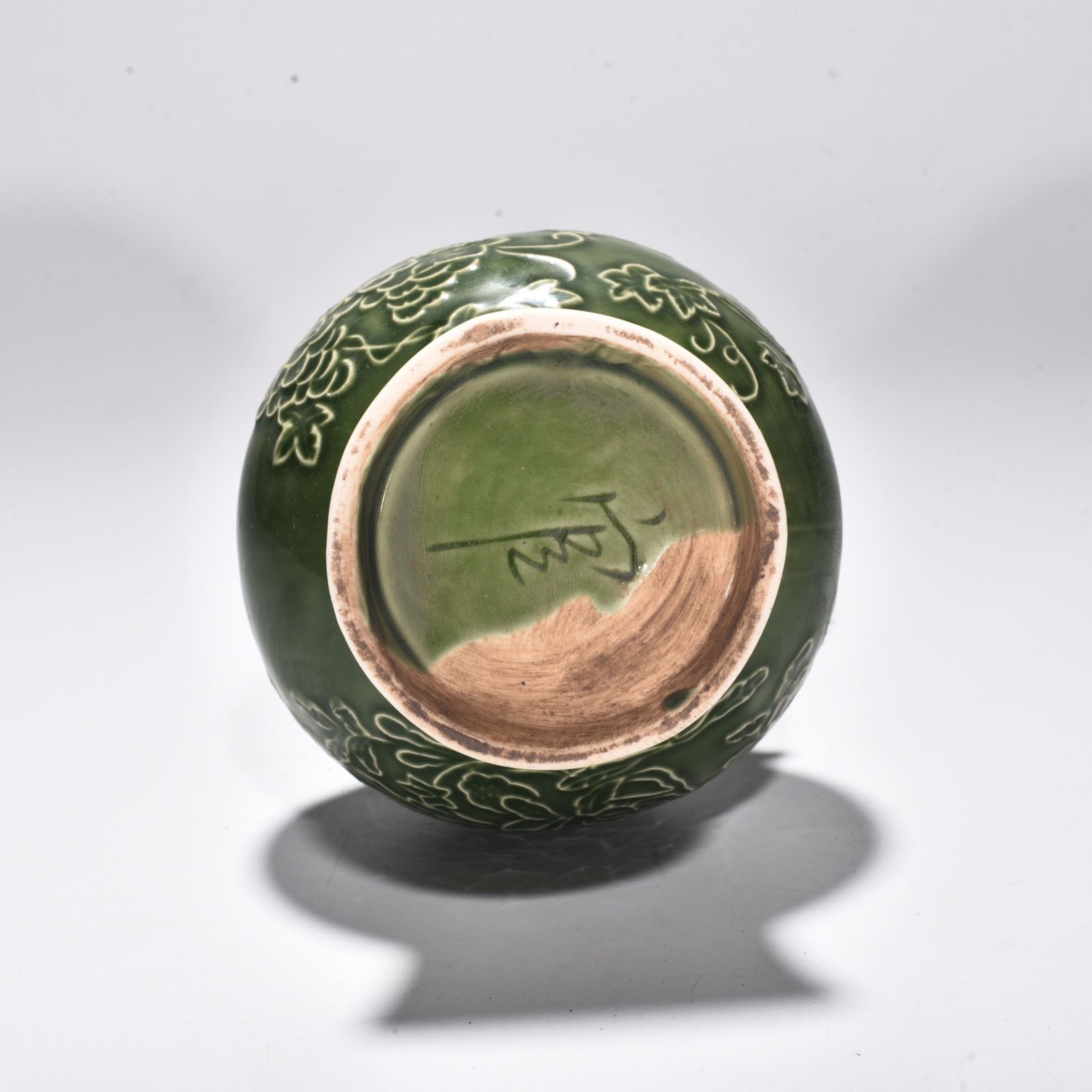 Song Dynasty bean celadon glaze green fixed grape pattern dragon watering flowers