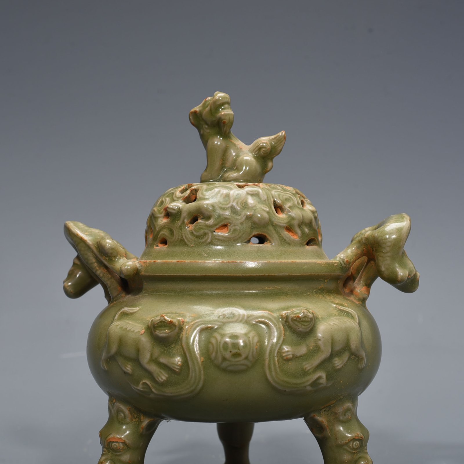 Song Dynasty Yue kiln lion smoker