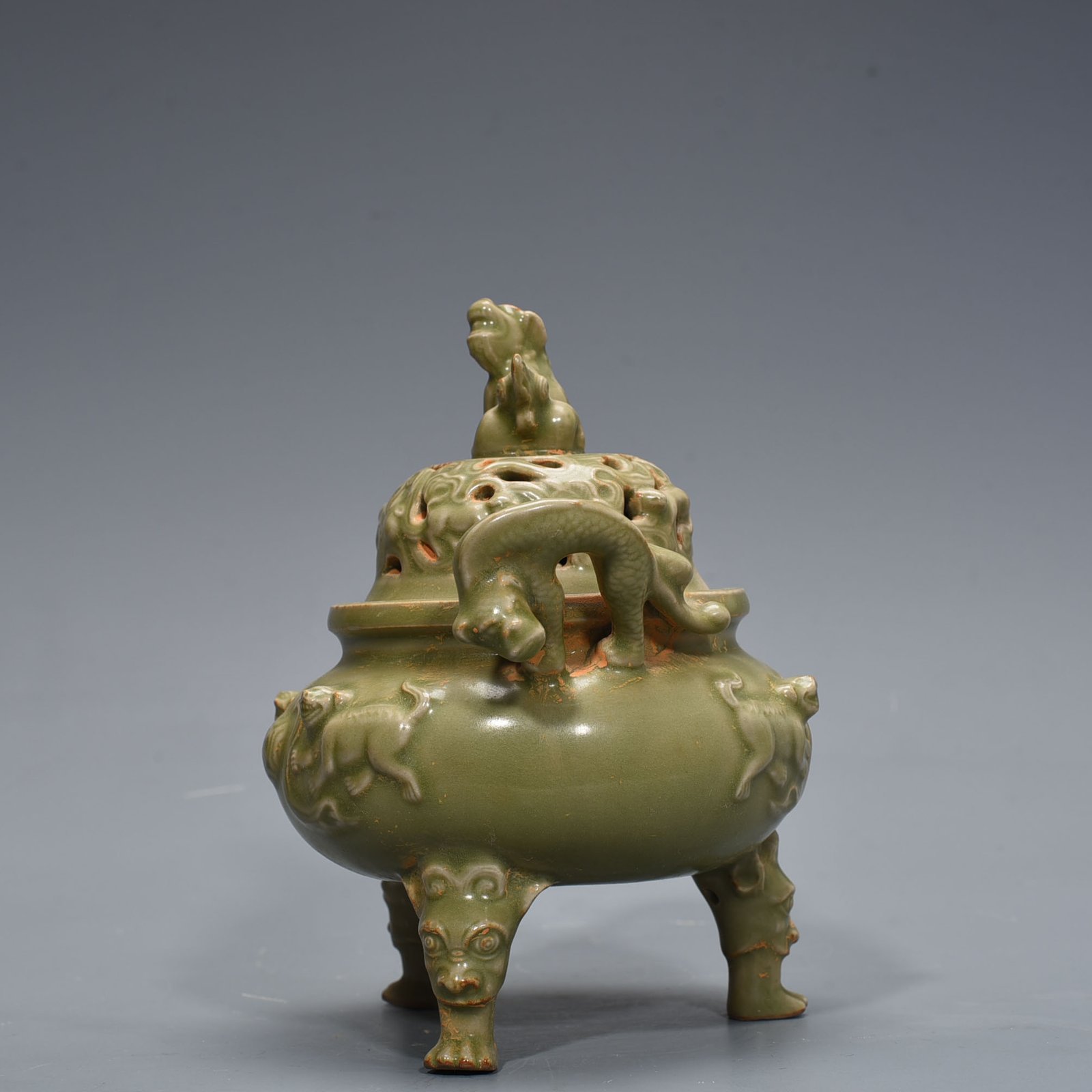 Song Dynasty Yue kiln lion smoker