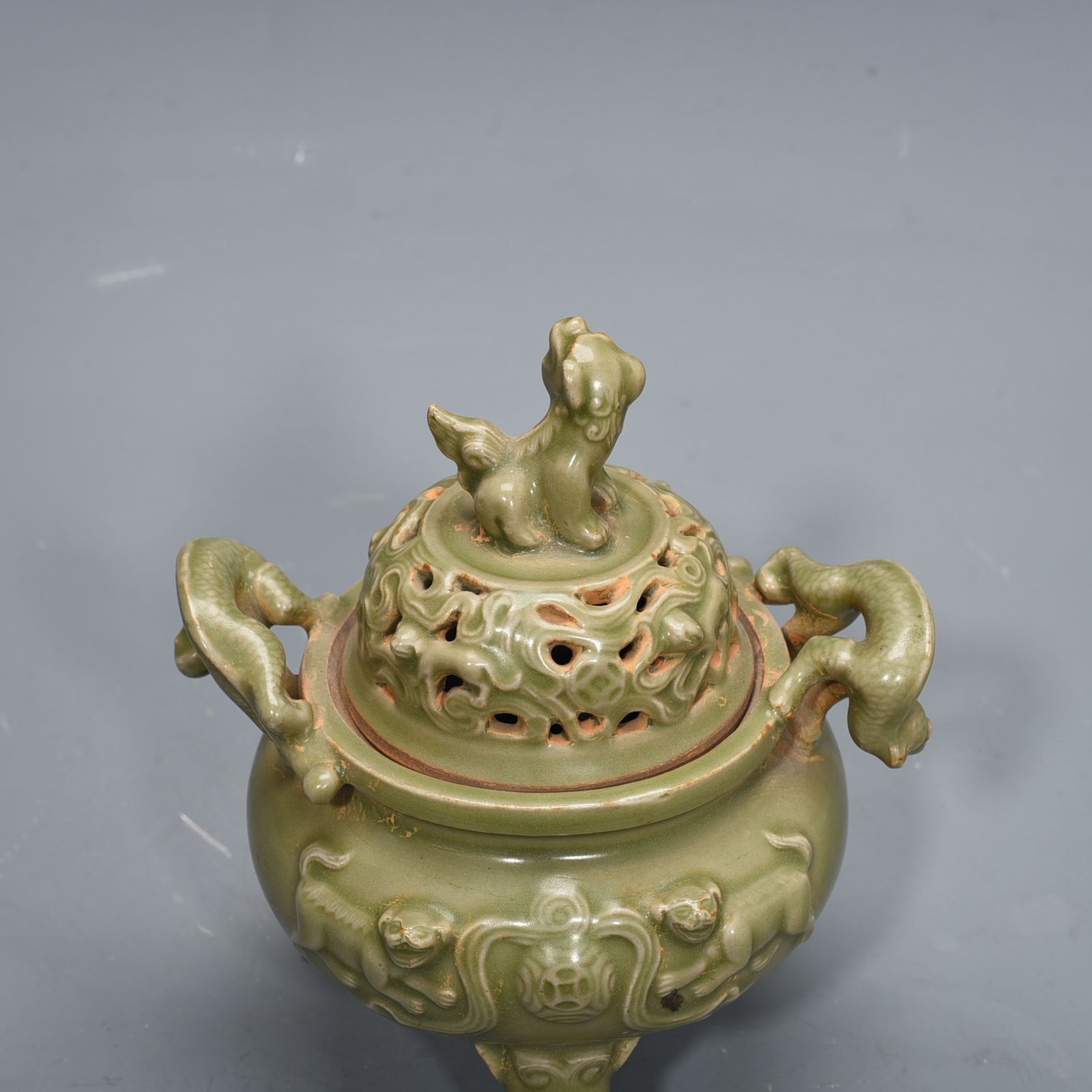 Song Dynasty Yue kiln lion smoker
