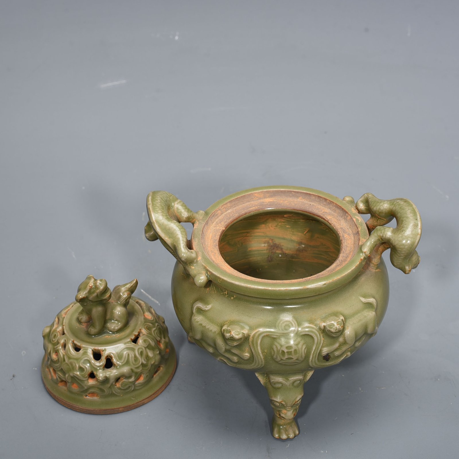 Song Dynasty Yue kiln lion smoker