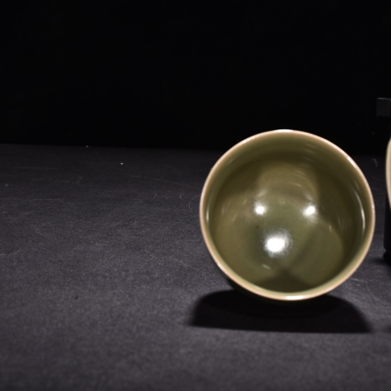 Song Dynasty Yue kiln secret color celadon engraved auspicious cloud lamp holder