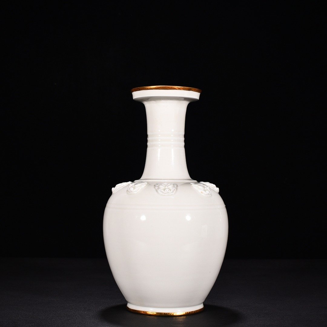 Song Dynasty Ding Kiln Porcelain vase