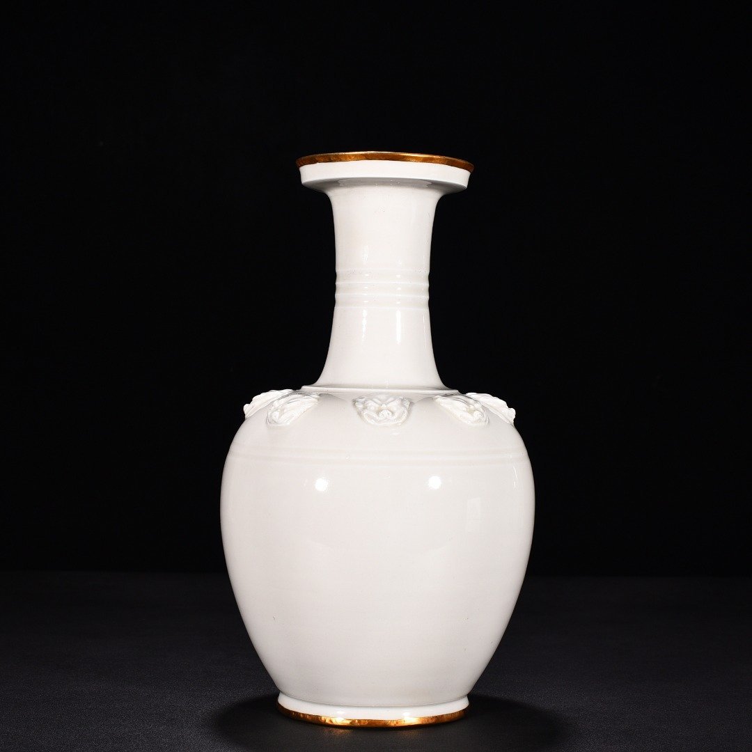 Song Dynasty Ding Kiln Porcelain vase