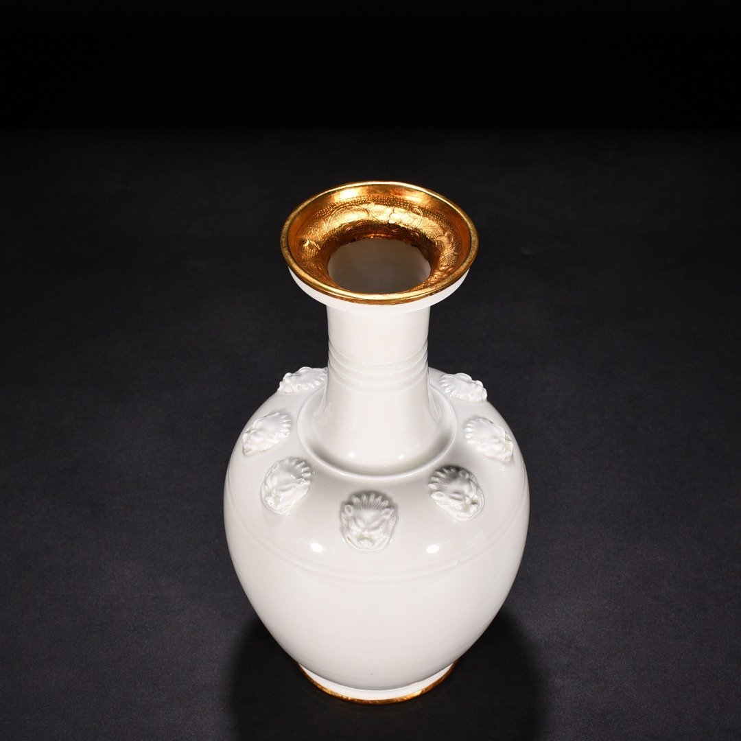 Song Dynasty Ding Kiln Porcelain vase