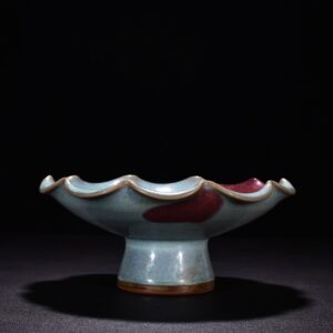 Song Dynasty Jun kiln ice cracked sky blue glaze rose red flower mouth high foot plate