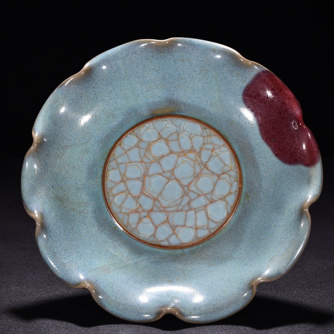 Song Dynasty Jun kiln ice cracked sky blue glaze rose red flower mouth high foot plate