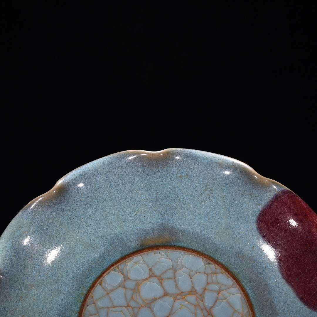 Song Dynasty Jun kiln ice cracked sky blue glaze rose red flower mouth high foot plate