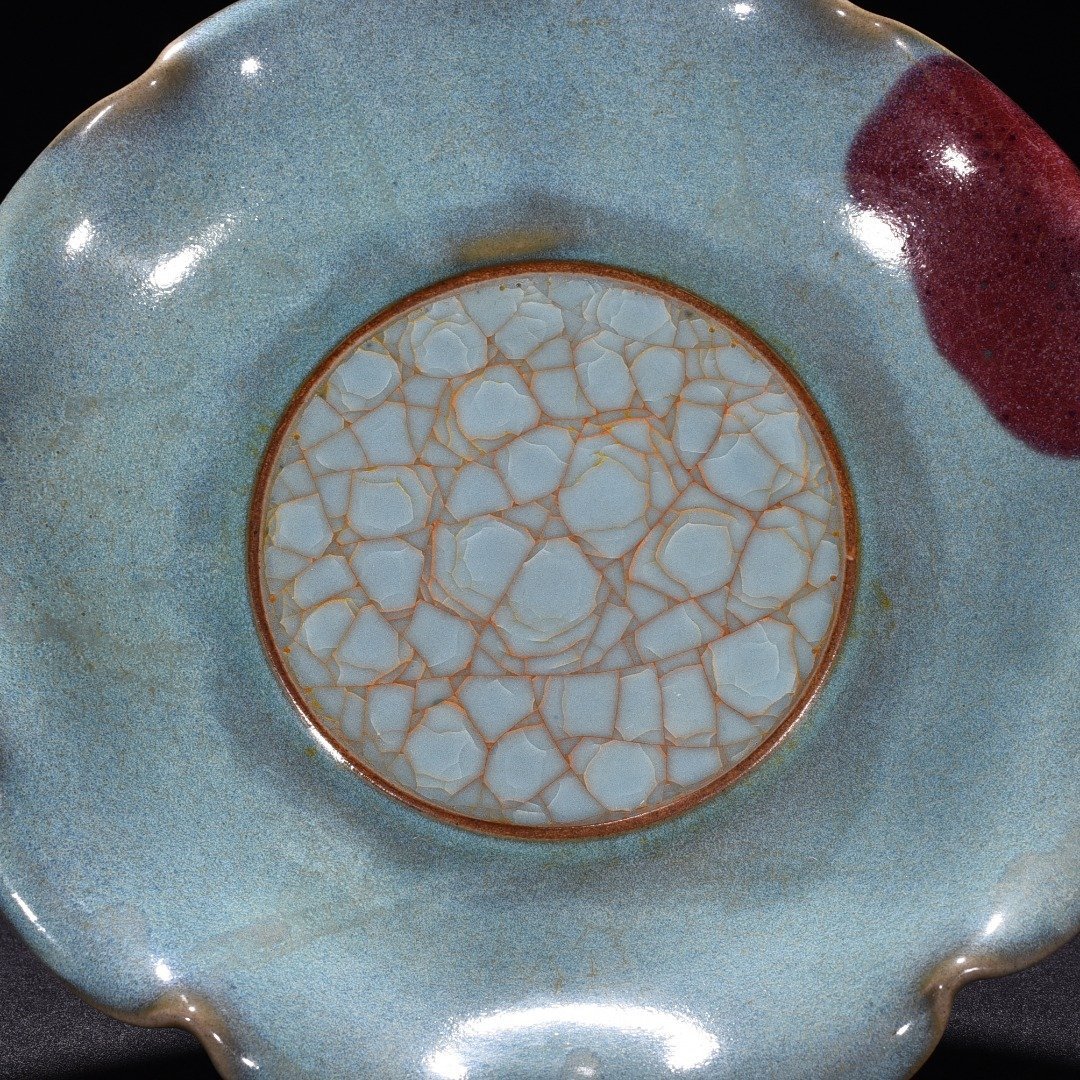 Song Dynasty Jun kiln ice cracked sky blue glaze rose red flower mouth high foot plate