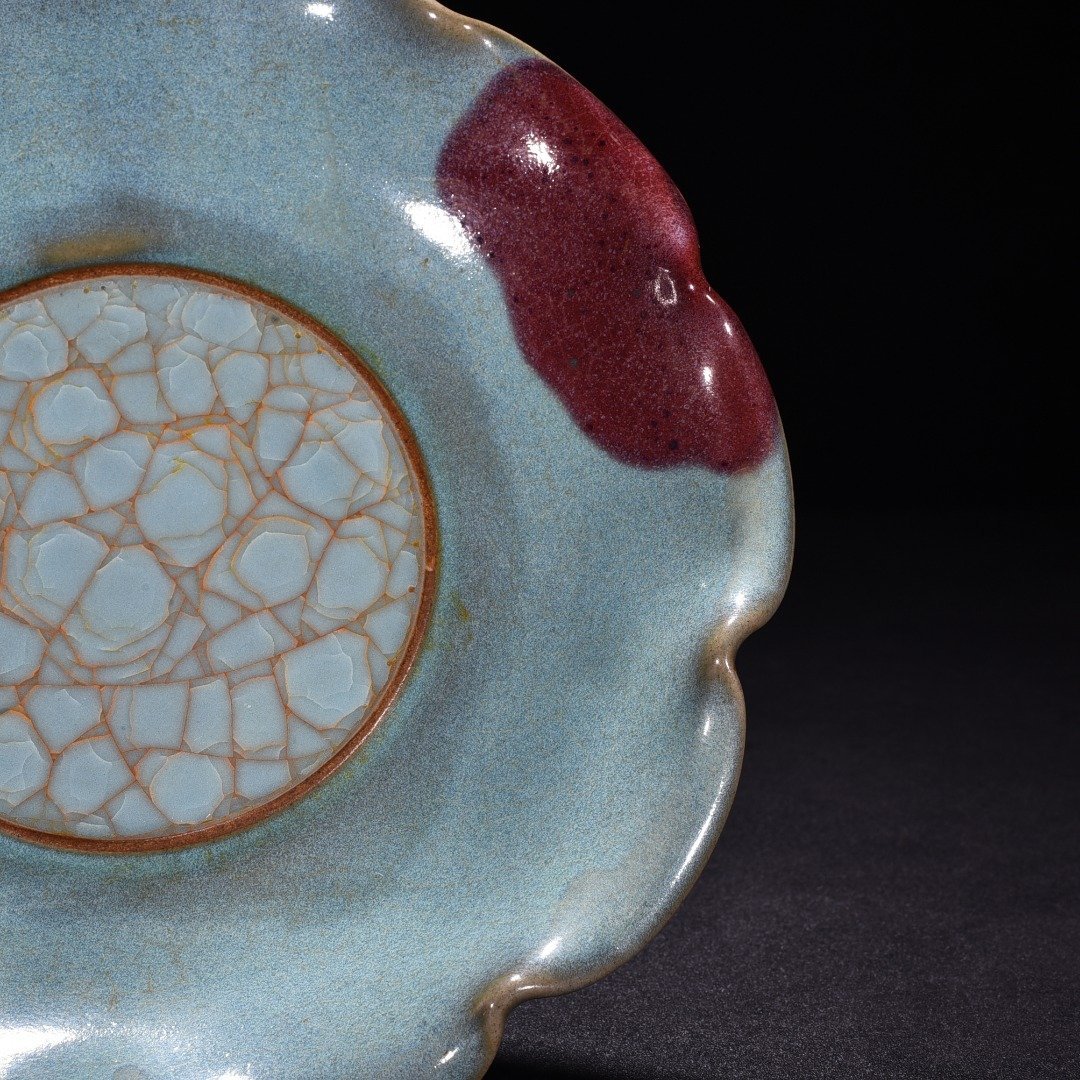 Song Dynasty Jun kiln ice cracked sky blue glaze rose red flower mouth high foot plate