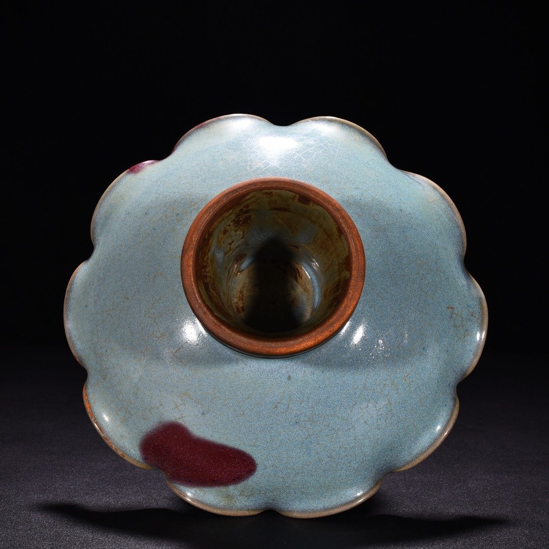 Song Dynasty Jun kiln ice cracked sky blue glaze rose red flower mouth high foot plate