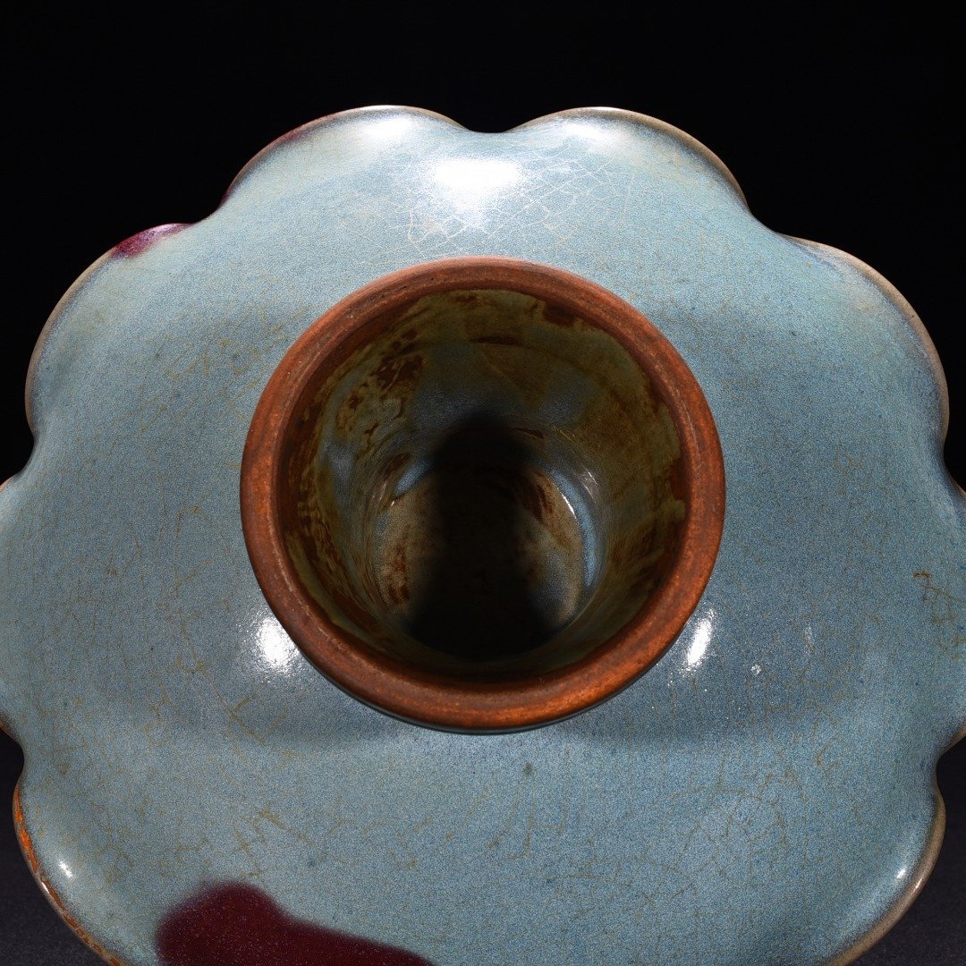 Song Dynasty Jun kiln ice cracked sky blue glaze rose red flower mouth high foot plate