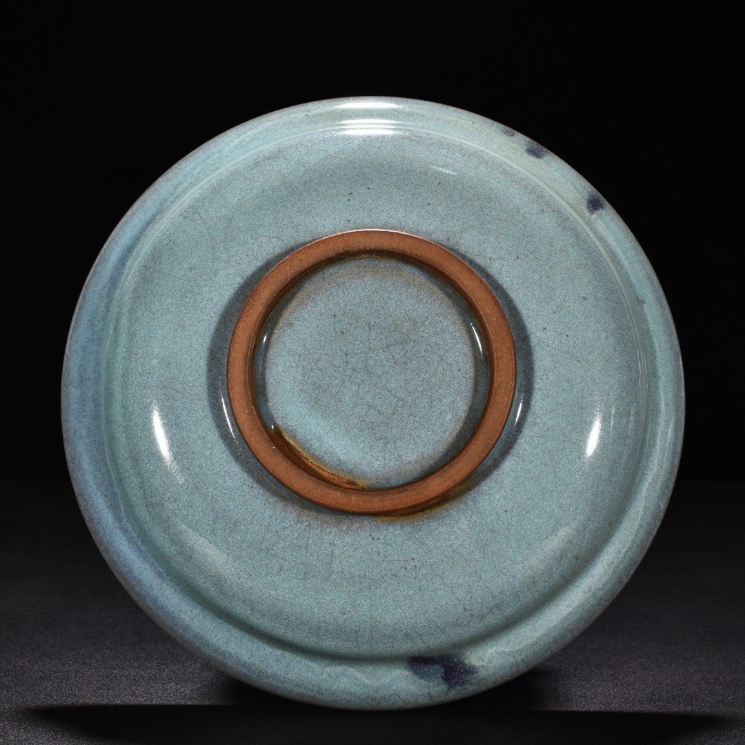 Song Dynasty Jun kiln sky blue glaze obsidian turned grape purple folding rim plate