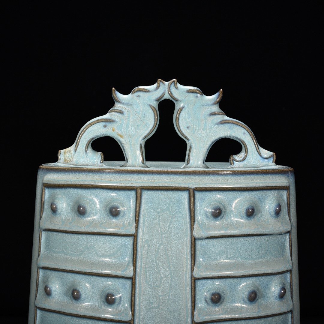 Song Dynasty Jun kiln sky blue glaze earthworm mud pattern chime