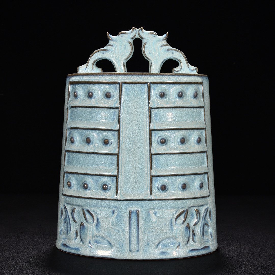 Song Dynasty Jun kiln sky blue glaze earthworm mud pattern chime