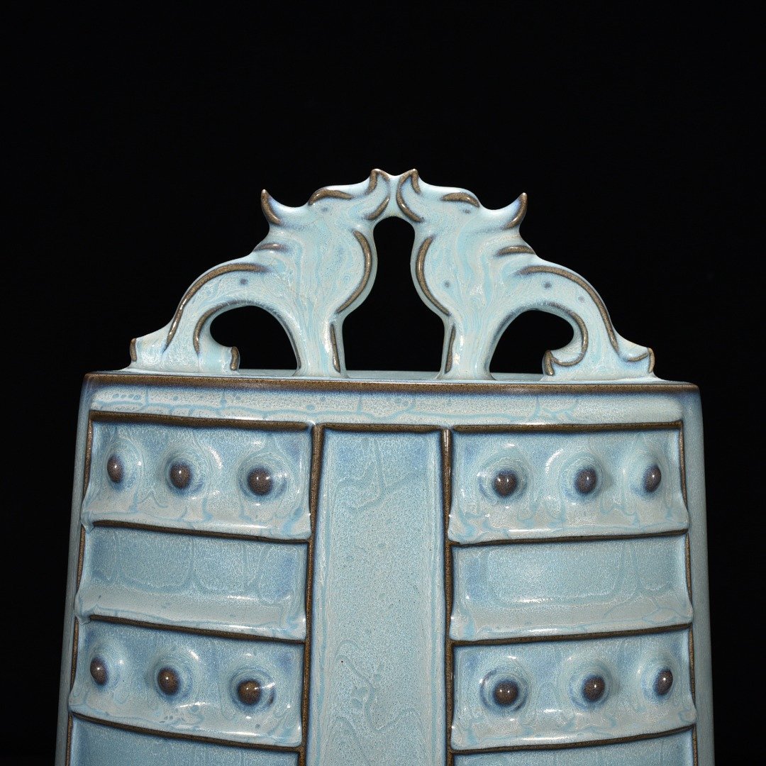 Song Dynasty Jun kiln sky blue glaze earthworm mud pattern chime