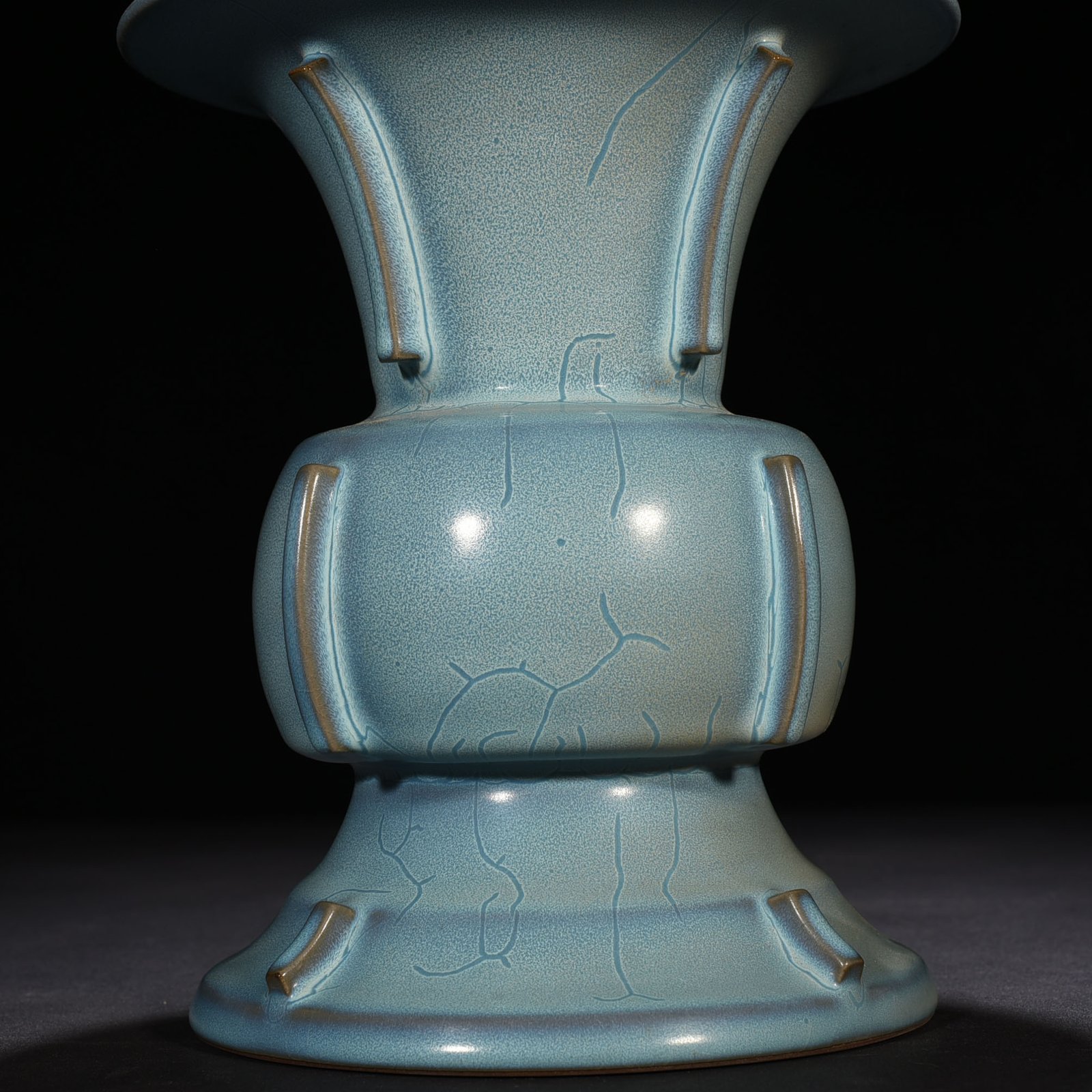 Song Dynasty Jun kiln azure glaze halberd statue with earthworm mud pattern