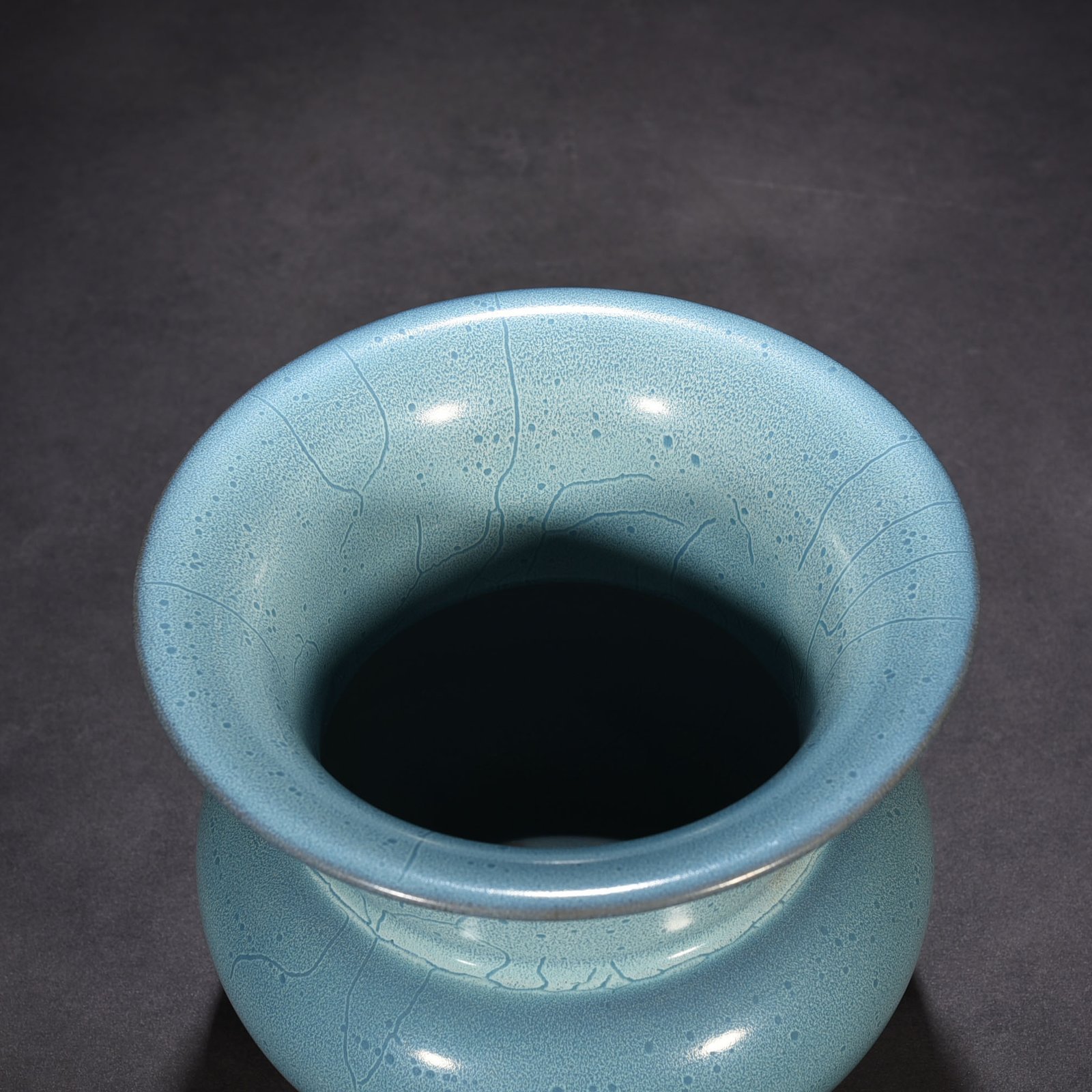 Song Dynasty Jun kiln azure slag bucket flowerpot with earthworm mud pattern