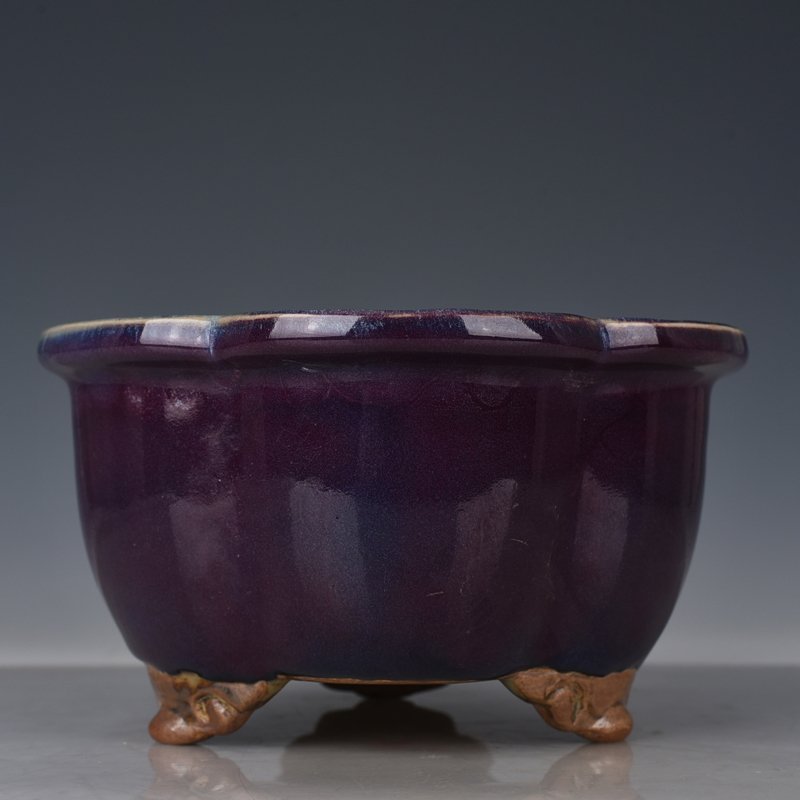 Song Dynasty Jun kiln obsidian purple glazed flowerpot Jianfu Palace