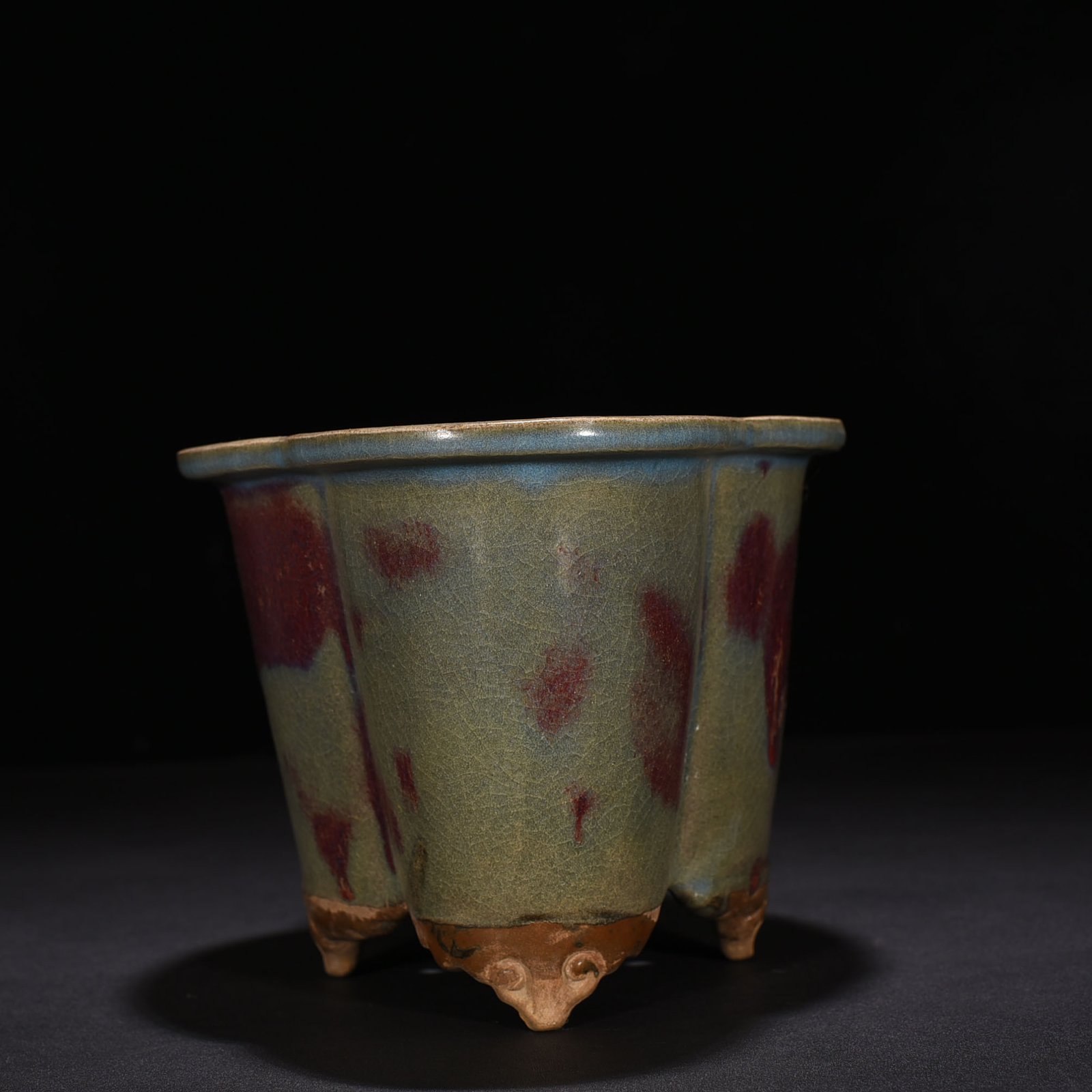 Song Dynasty Jun kiln Yaobian Begonia style flower pot