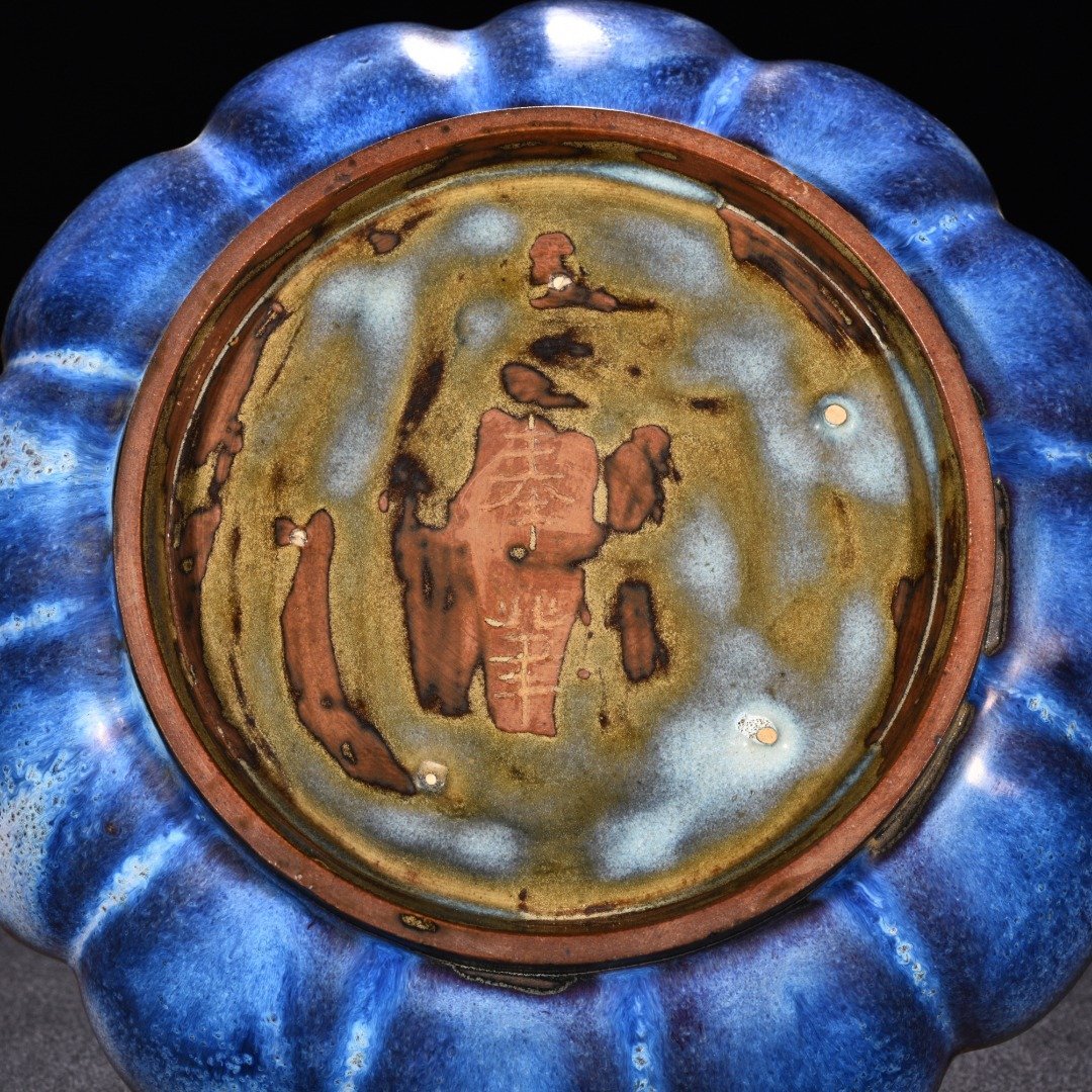 Song Dynasty Jun kiln obsidian grape purple glaze dish