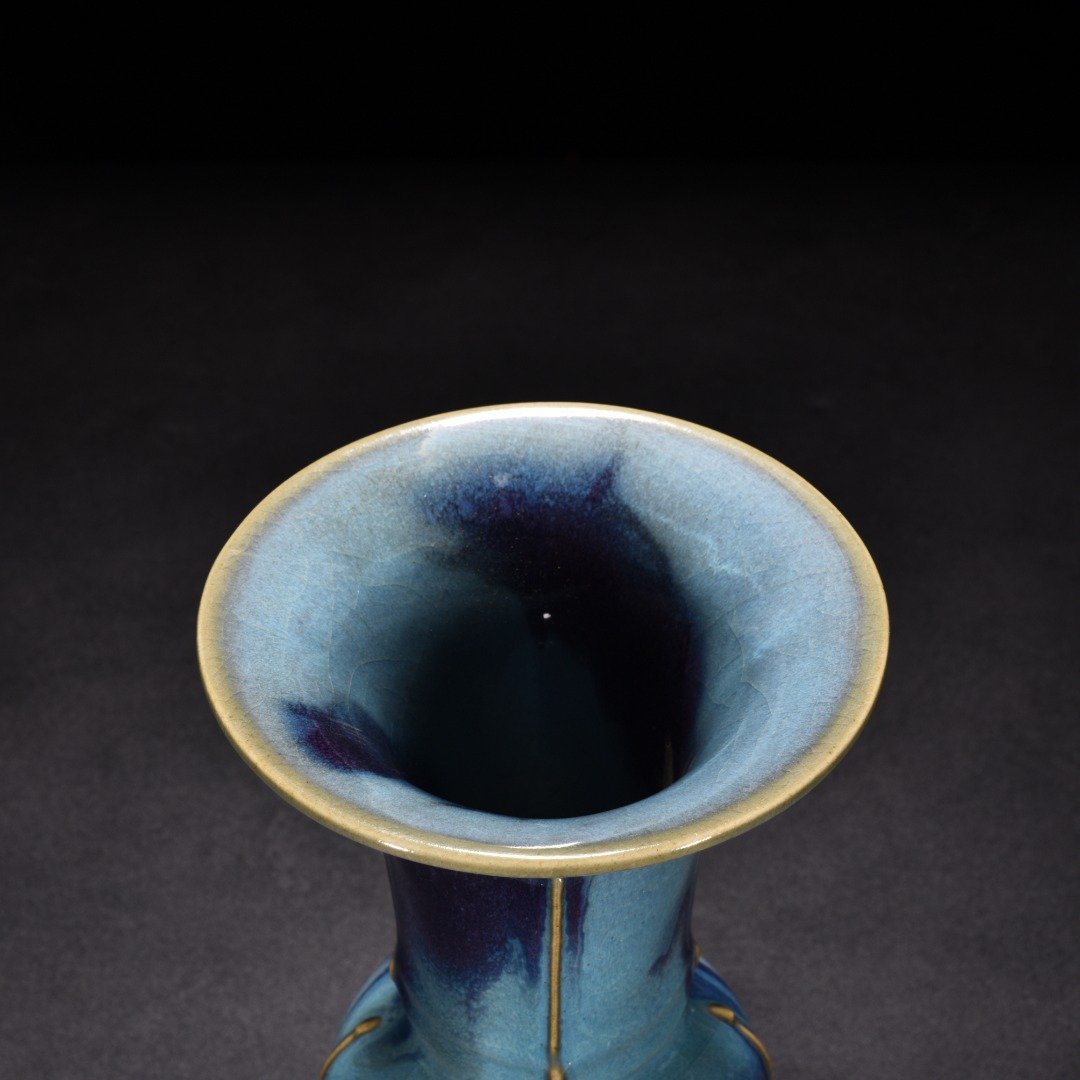 Song Dynasty Jun kiln obsidian blue glaze grape purple halberd flower goblet
