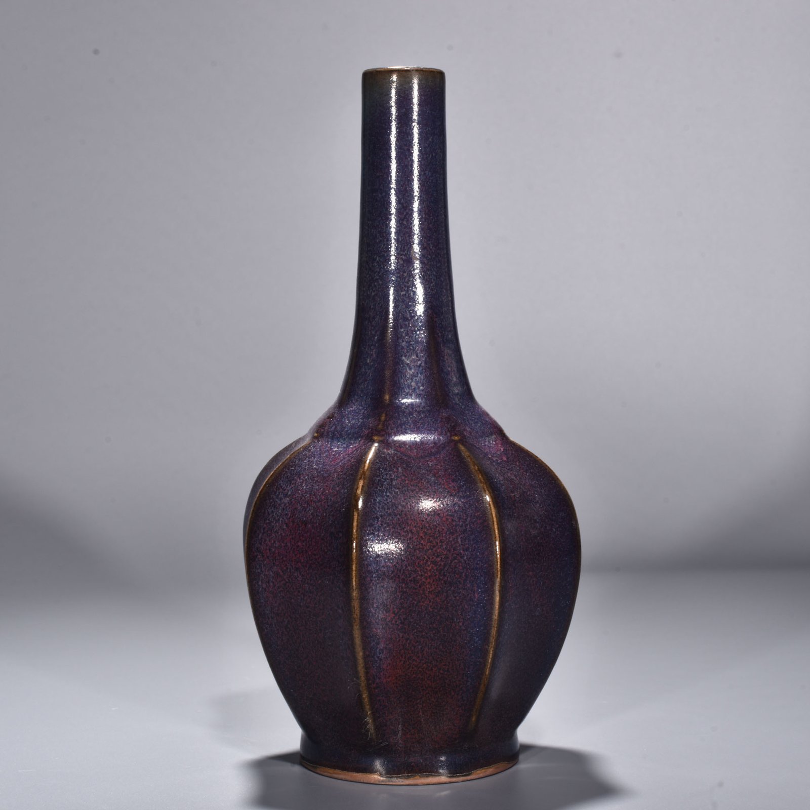Song Dynasty Jun kiln rose purple glaze scraped edge clear bottle