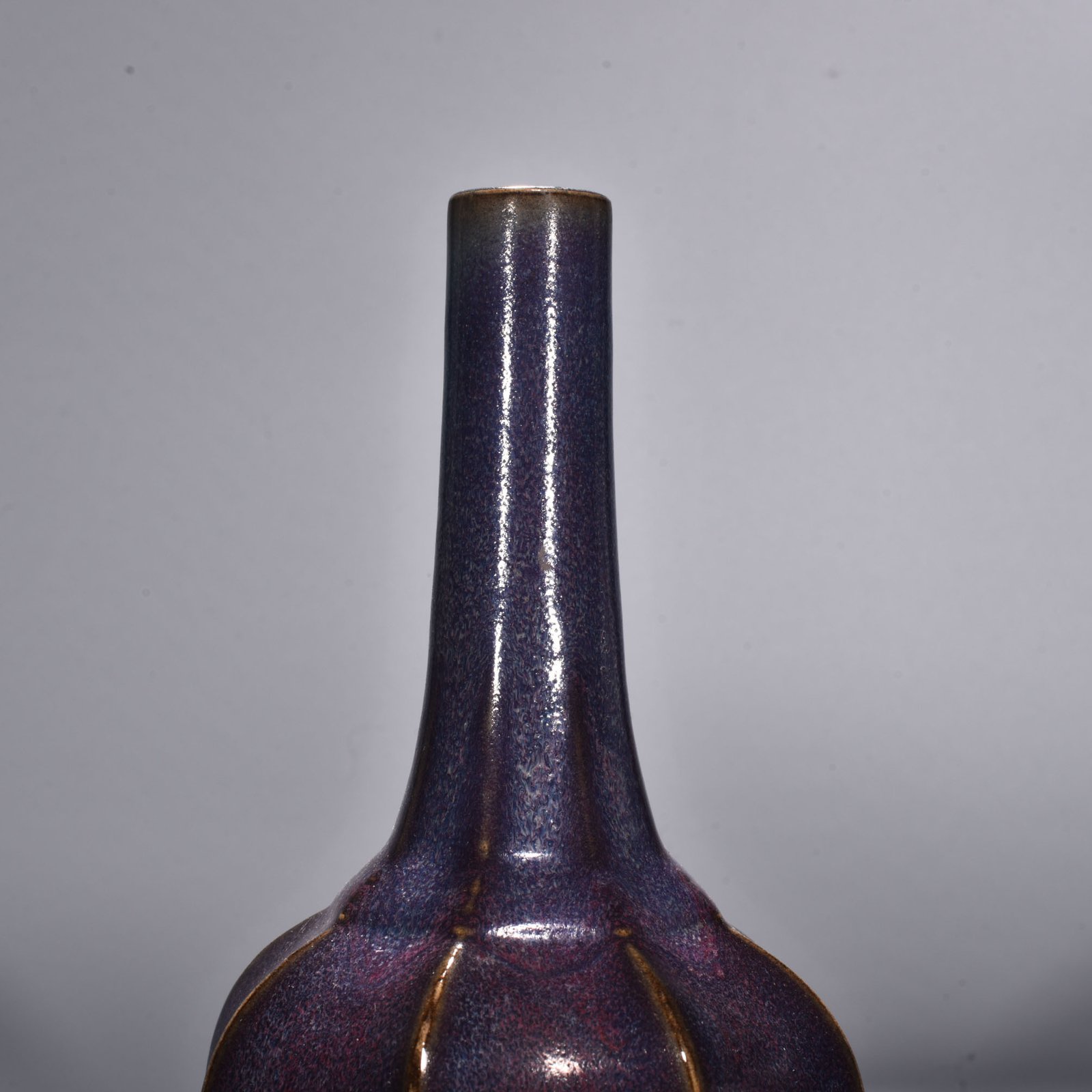 Song Dynasty Jun kiln rose purple glaze scraped edge clear bottle